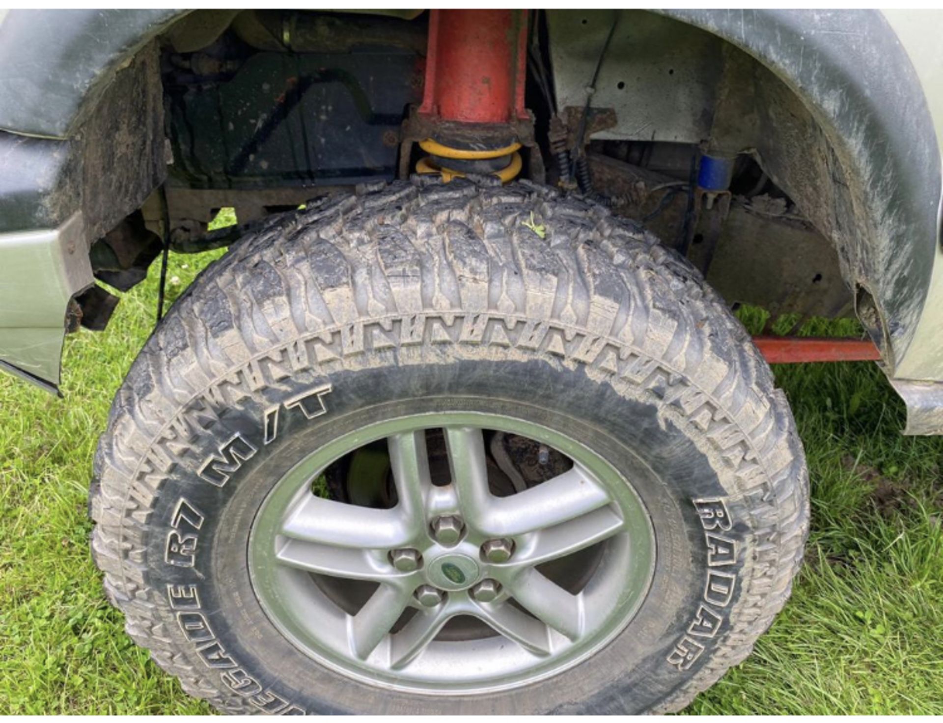 LAND ROVER DISCOVERY TD5 GS OFF ROAD 4X4X MONSTER TRUCK LOCATION: NORTH YORKSHIRE - Image 2 of 11