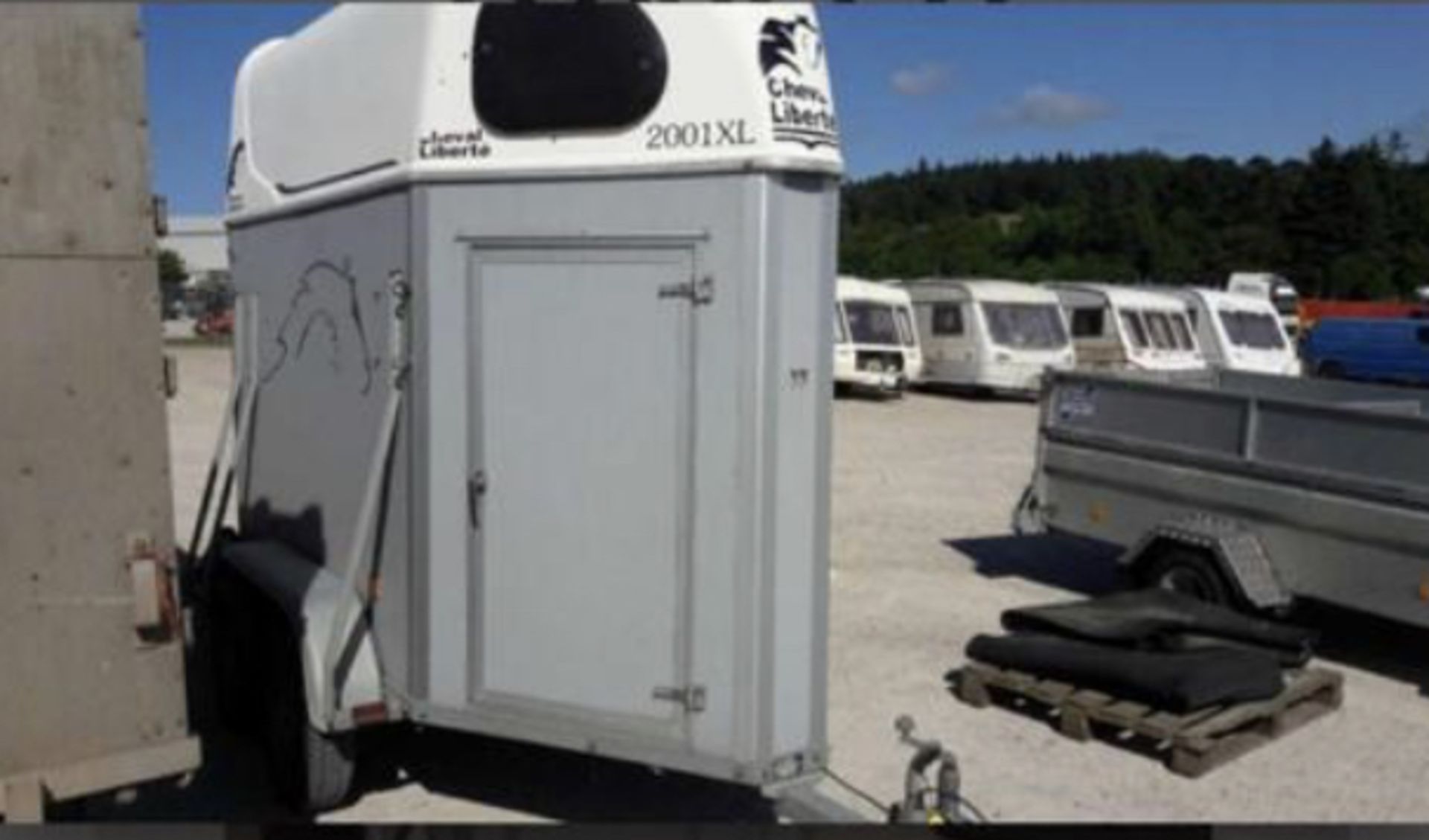 CHEVAL LIBERTE DOUBLE AXLE SINGLE HORSE TRAILER LOCATION: SCOTLAND