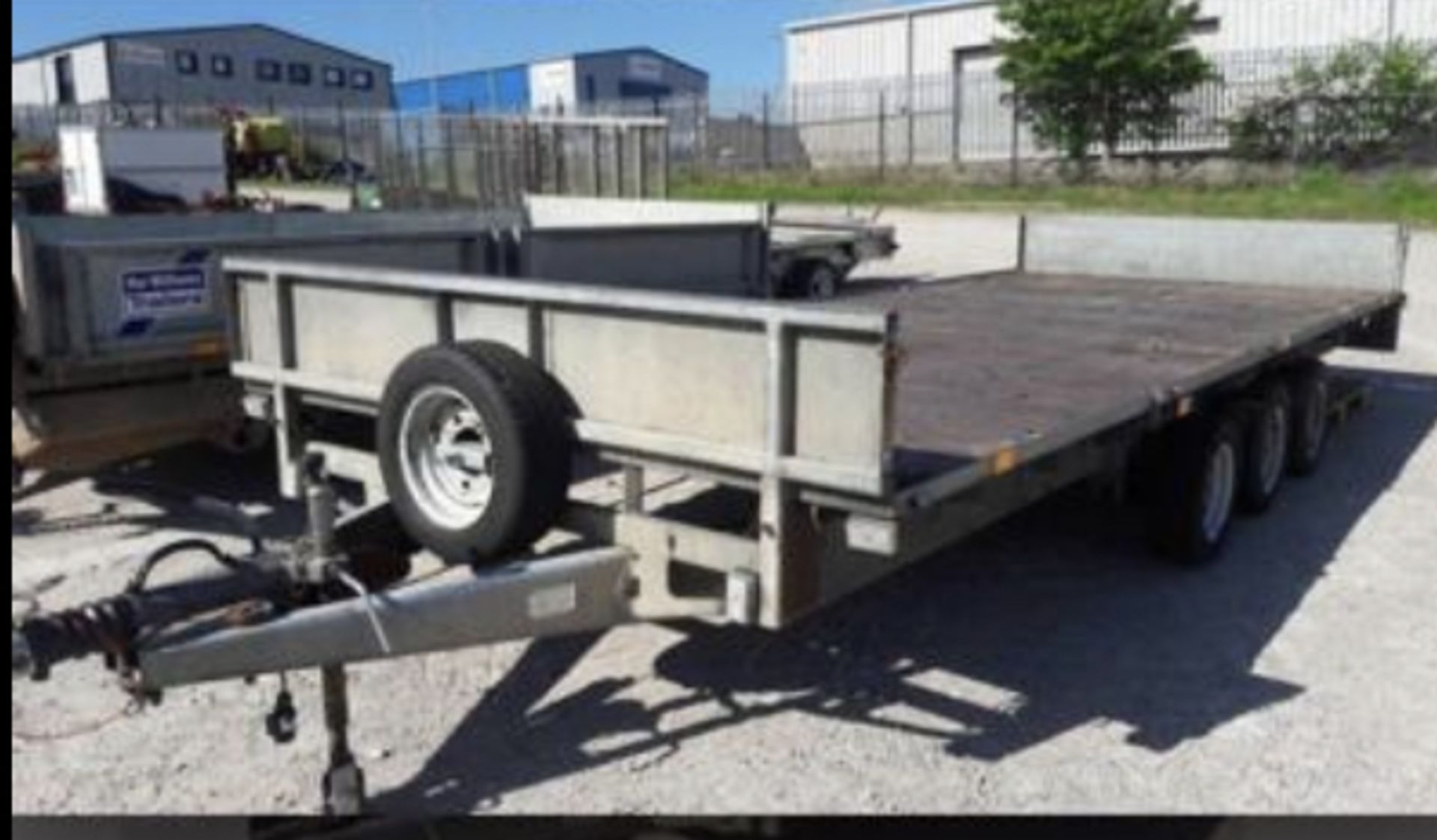 IFOR WILLIAMS LM187G TRI AXLE FLATBED TRAILER. 3.5t LOCATION: SCOTLAND