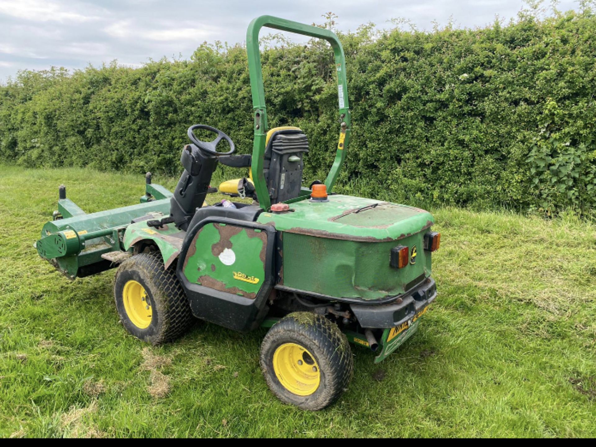 2012 JOHN DEERE 1545 OUT FRONT FLAIL MOWER. LOCATION NORTH YORKSHIRE - Image 6 of 6