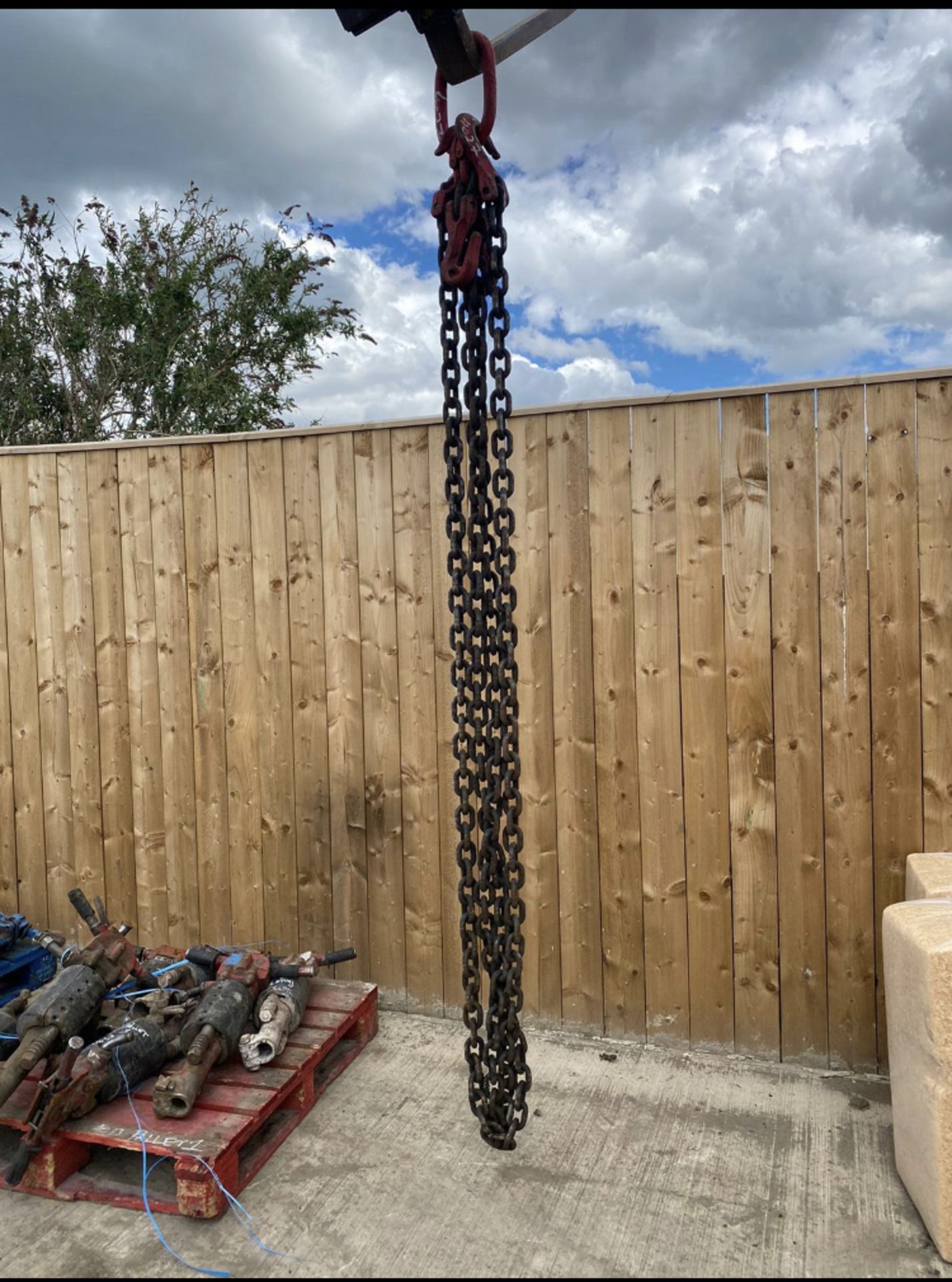 HEAVY DUTY LIFTING CHAINS APX 20FT LONG. LOCATION: NORTH YORKSHIRE