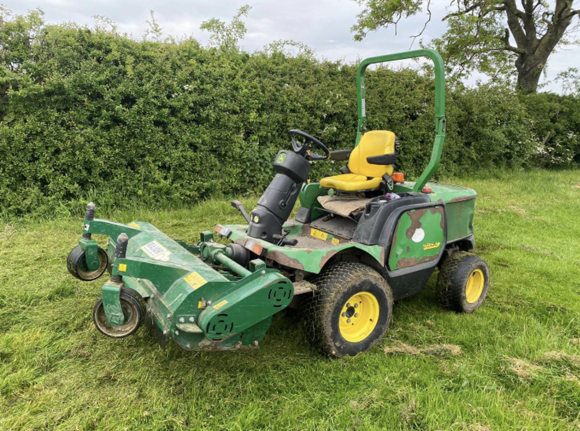 JOHN DEERE 1545 FRONT FLAIL MOWER. LOCATION: NORTH YORKSHIRE - Image 5 of 6