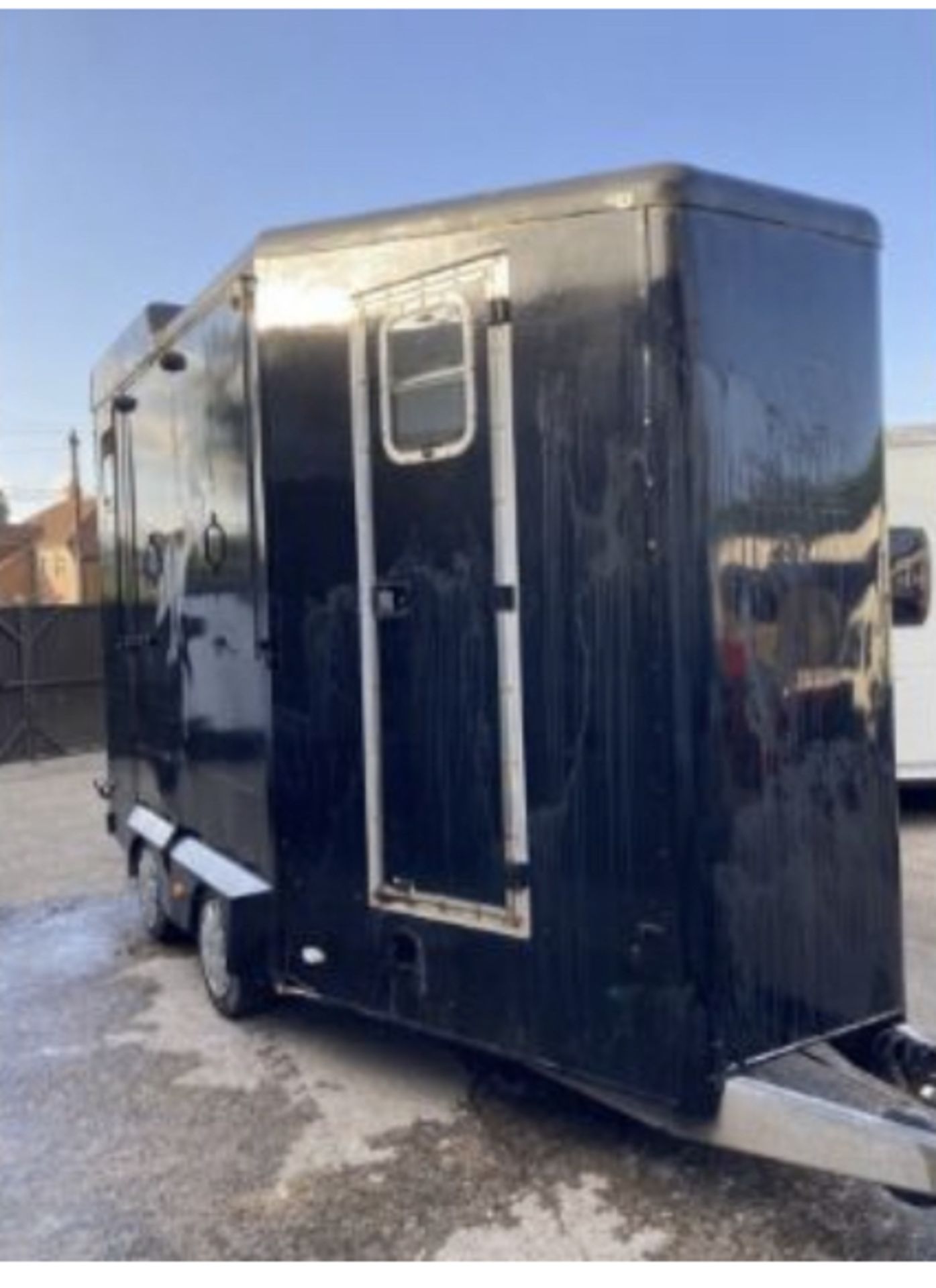 EQUITREK 2 HORSEBOX WITH DAY LIVING PARTITION. LOCATION: N.IRELAND
