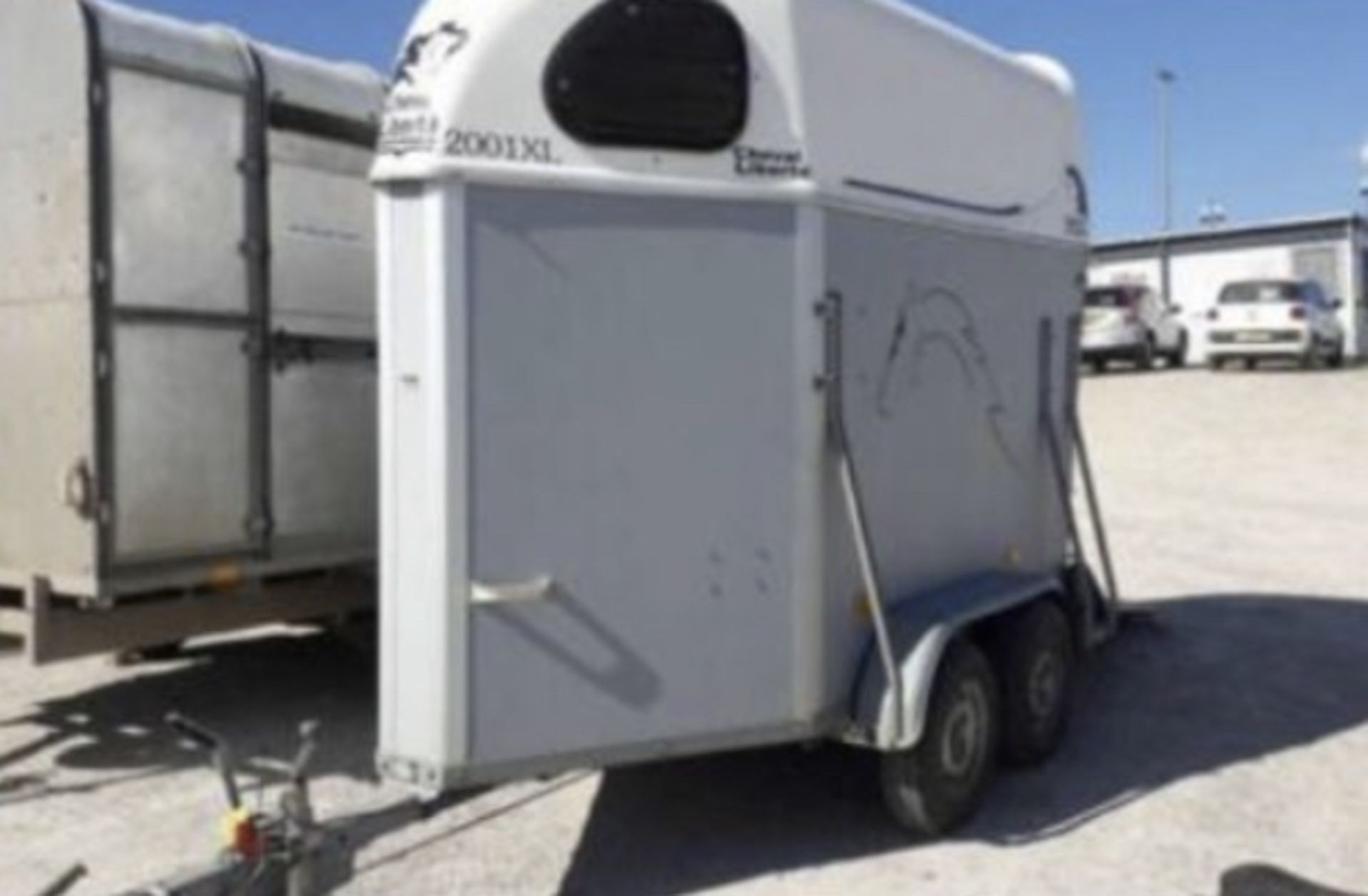 CHEVAL LIBERTE DOUBLE AXLE SINGLE HORSE TRAILER. LOCATION: N.IRELAND