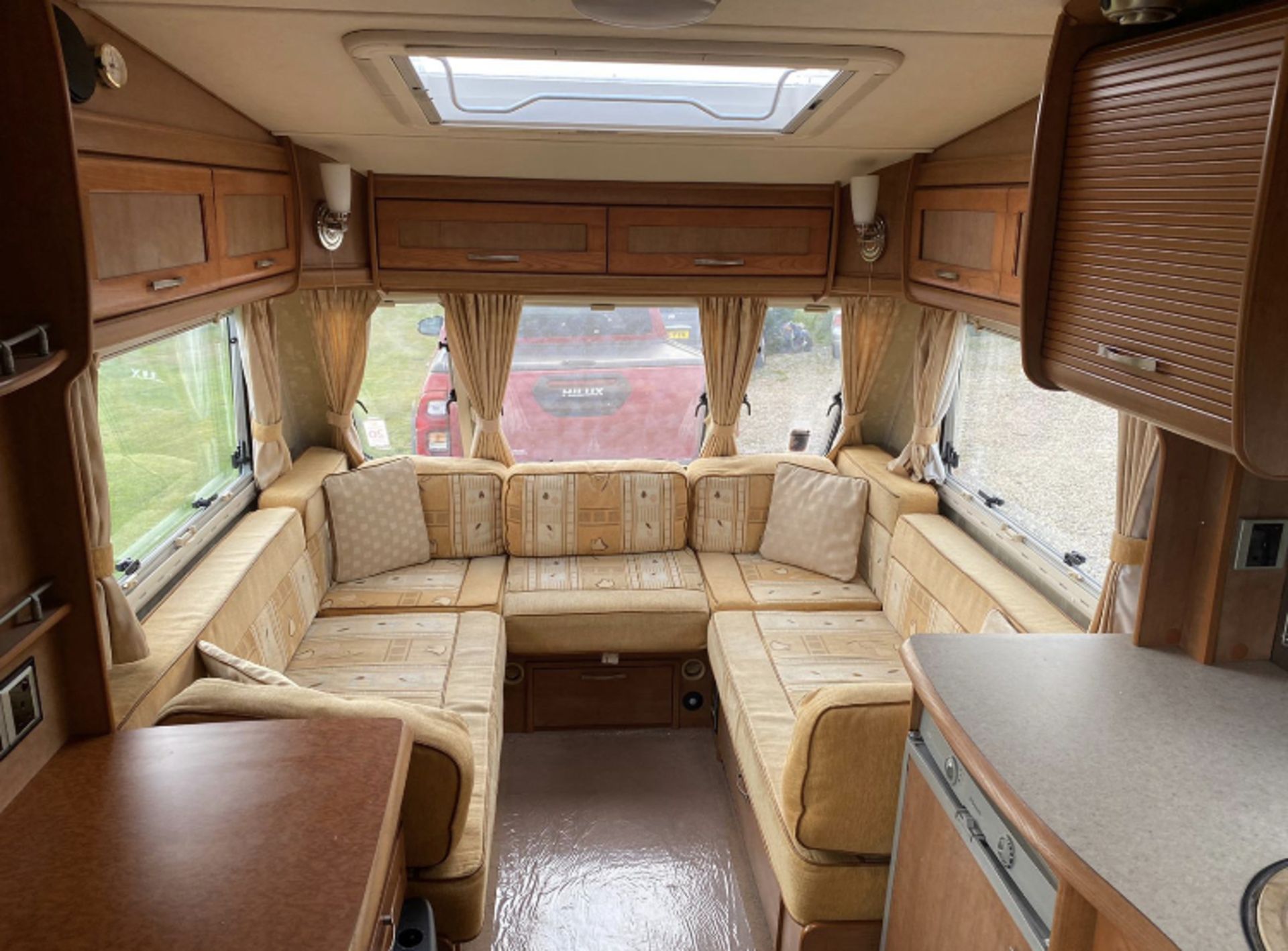 BESSACARR CAMEO 495SL CARAVAN. LOCATION: NORTH YORKSHIRE - Image 7 of 9