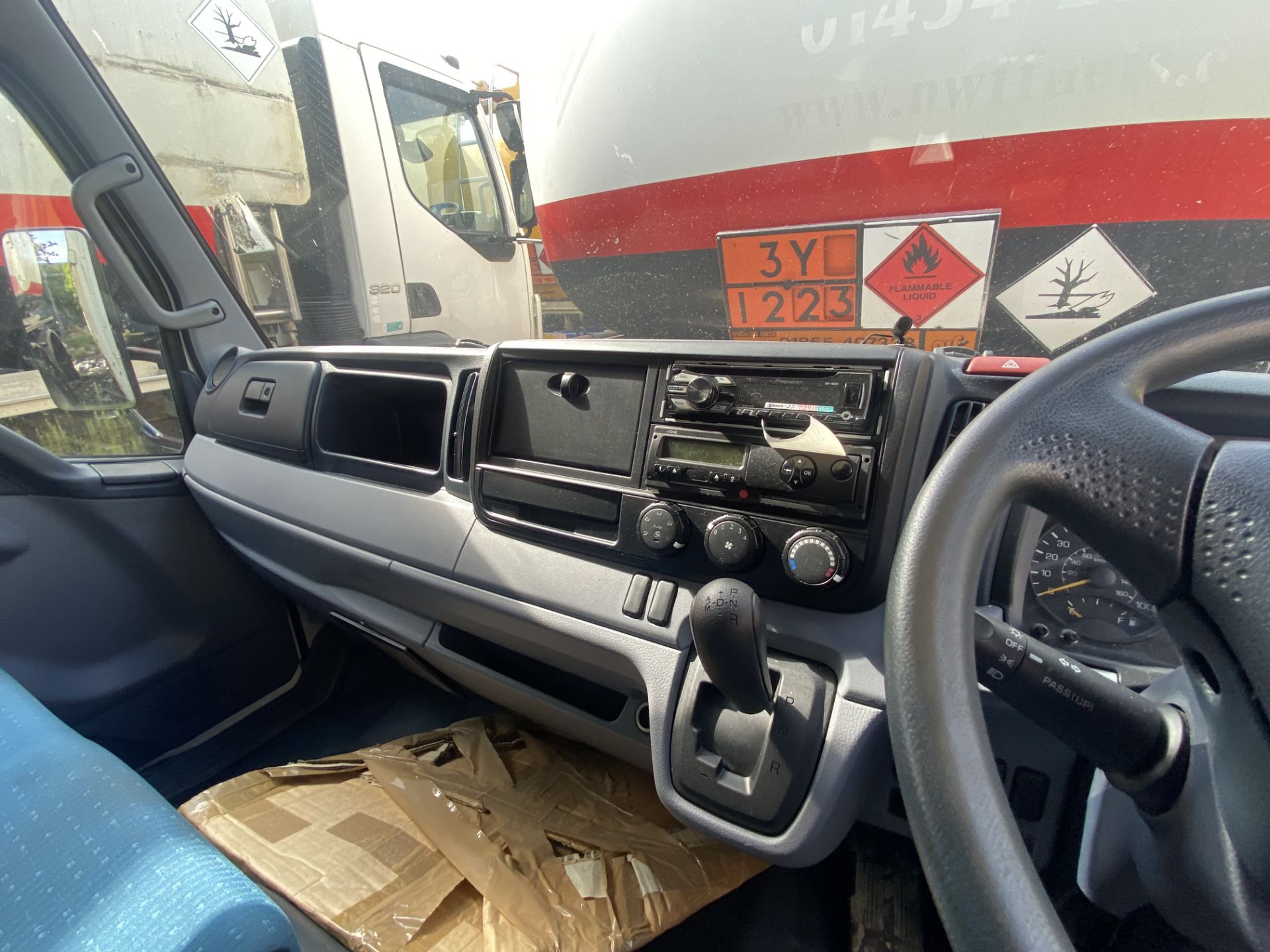 2013 Mitsubishi Fuso Canter 7C15 38 Curtain Sider 59,426 miles - Image 2 of 11