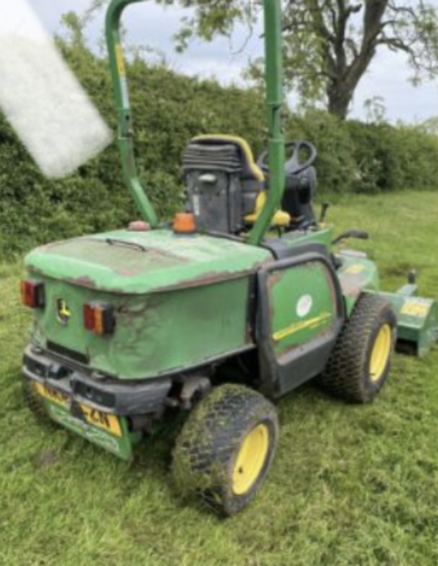 JOHN DEERE 1545 FRONT FLAIL MOWER.YEAR 2012. 1 OWNER FROM NEW. HOURS 2900. LOCATION NORTH YORKSHIRE. - Image 4 of 6