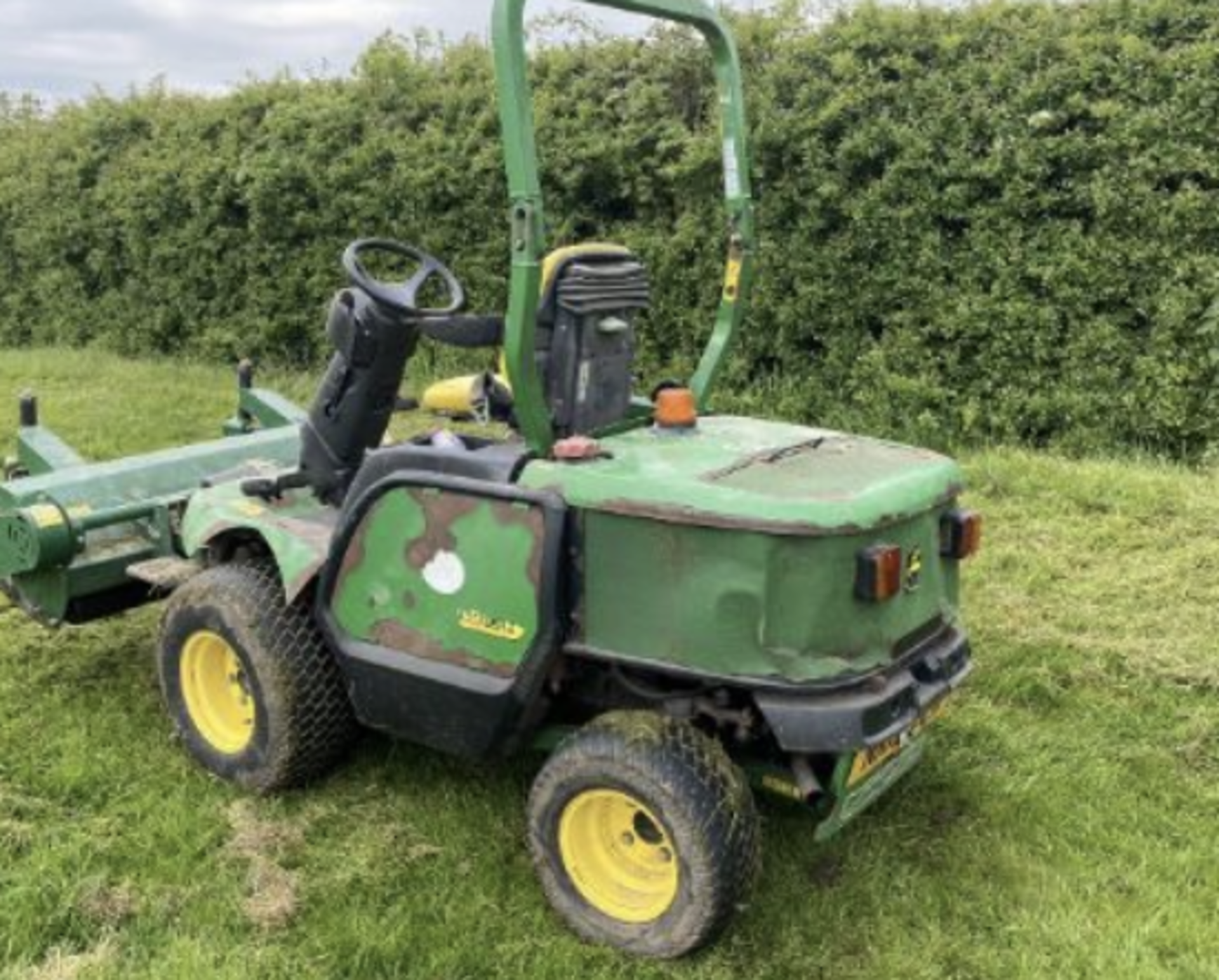 JOHN DEERE 1545 FRONT FLAIL MOWER.YEAR 2012. 1 OWNER FROM NEW. HOURS 2900. LOCATION NORTH YORKSHIRE. - Image 2 of 6