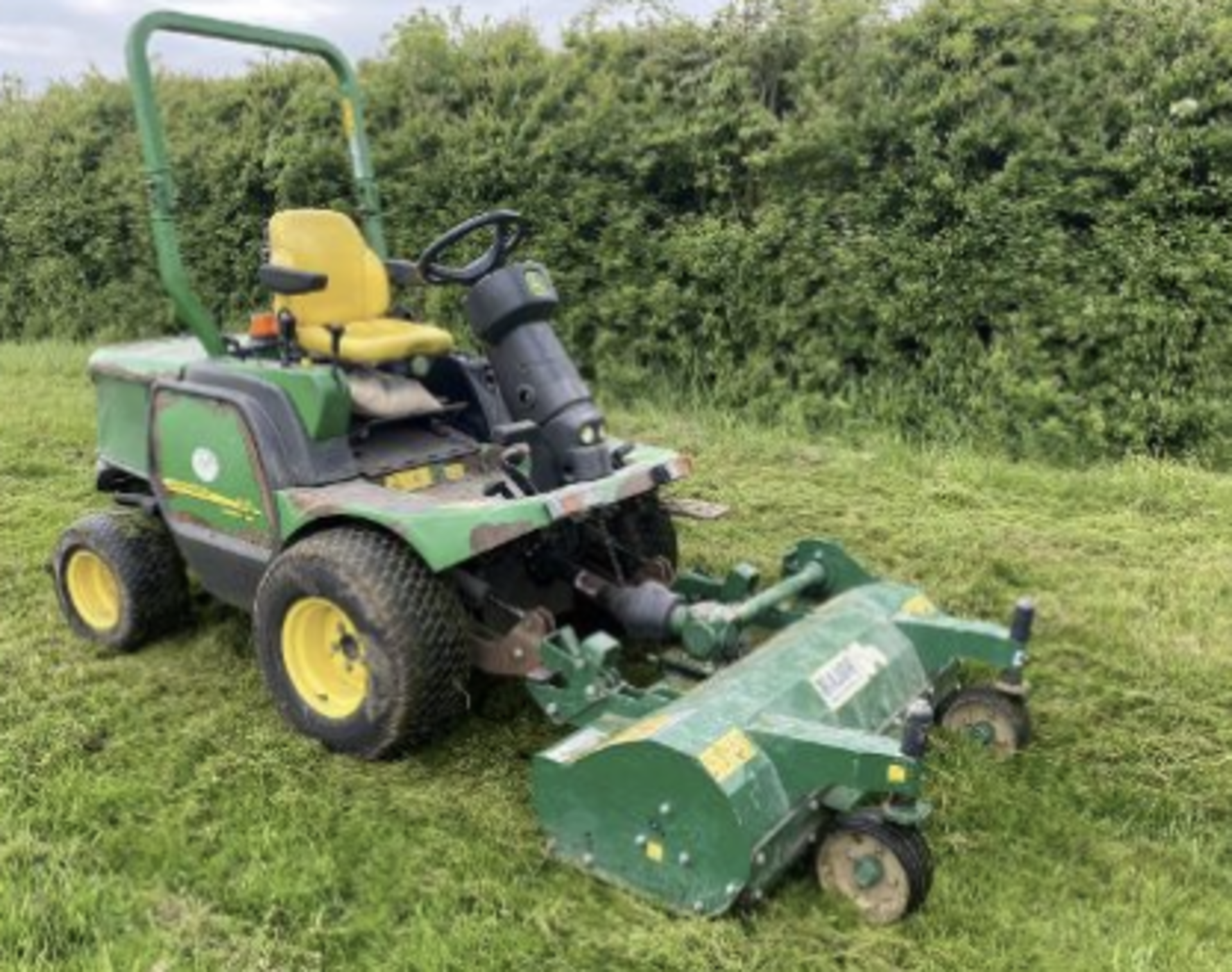 JOHN DEERE 1545 FRONT FLAIL MOWER.YEAR 2012. 1 OWNER FROM NEW. HOURS 2900. LOCATION NORTH YORKSHIRE. - Image 3 of 6