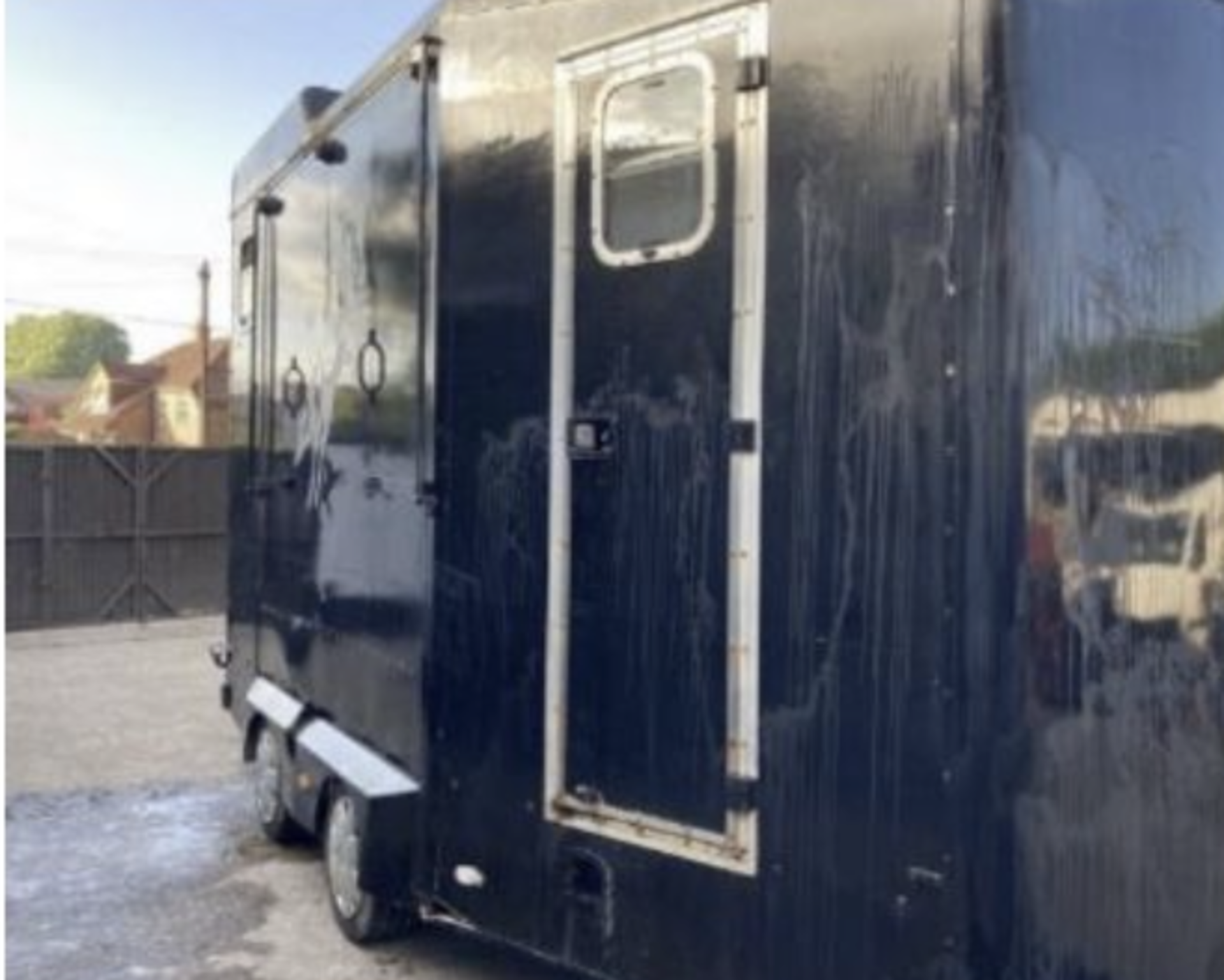 EQUITREK 2 HORSEBOX WITH DAY LIVING PARTITION.LOCATION NORTHERN IRELAND.