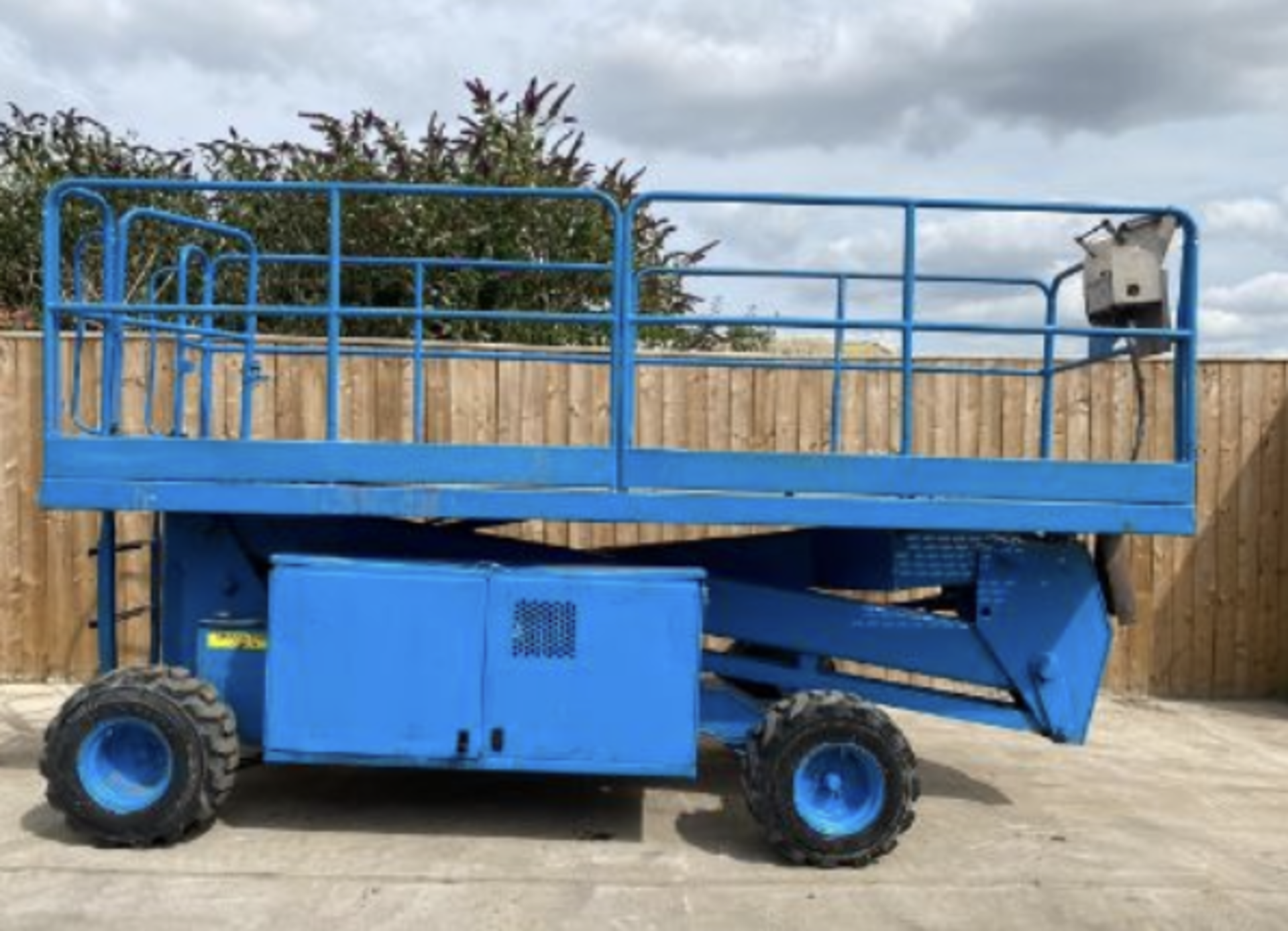 UPRIGHT SL30  ROUGH TERRAIN ACCESS PLATFORM CHERRY PICKER BOOM LIFT.LOCATION NORTH YORKSHIRE. - Image 3 of 10