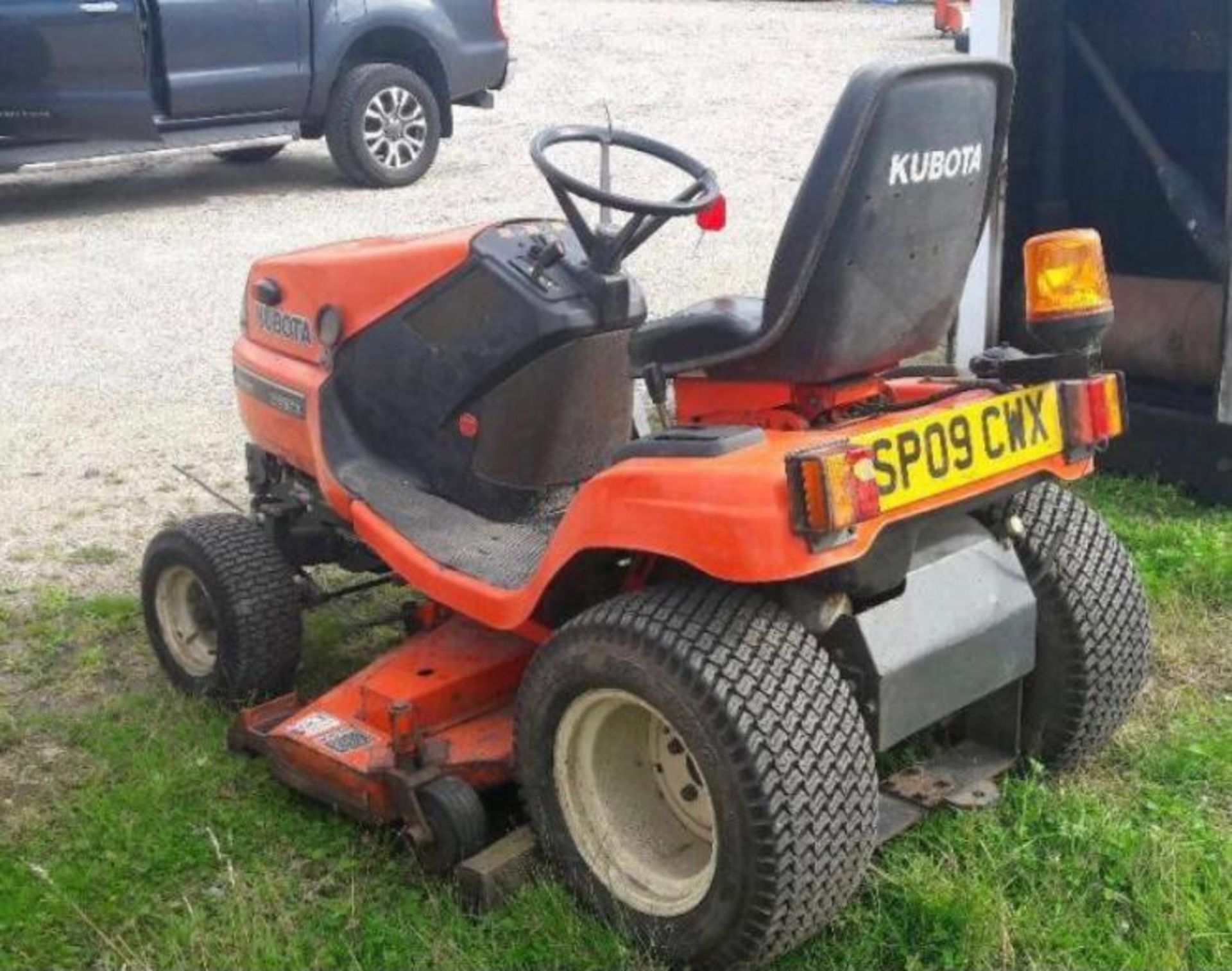 KUBOTO G2160 DIESEL RIE ON MOWER. LOCATION: NORTHERN IRELAND - Image 2 of 4