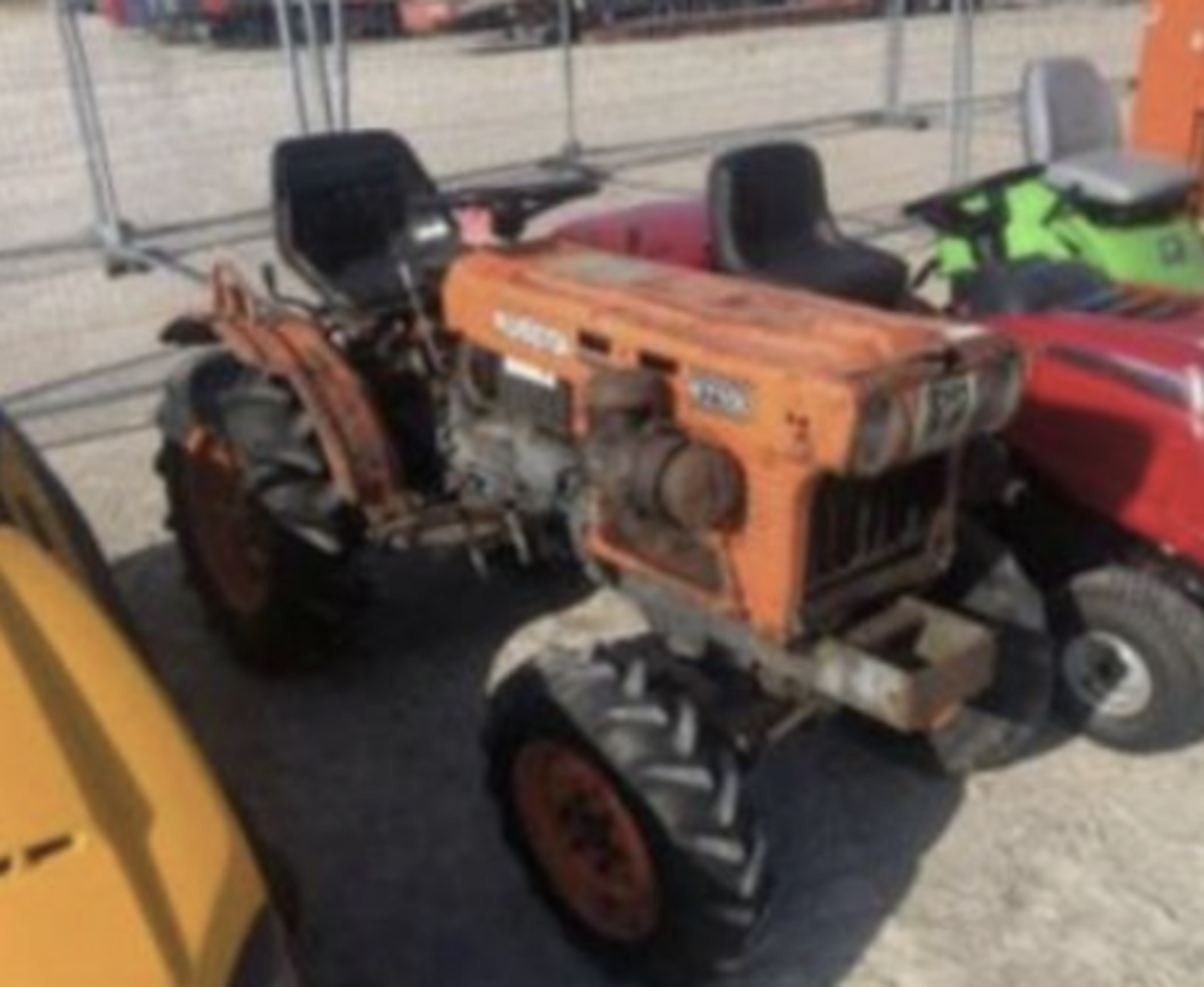 KUBOTA B7100 DT COMPACT TRACTOR 4X4..THIS ITEM IS LOCATED IN NORTHERN IRELAND. - Image 2 of 3