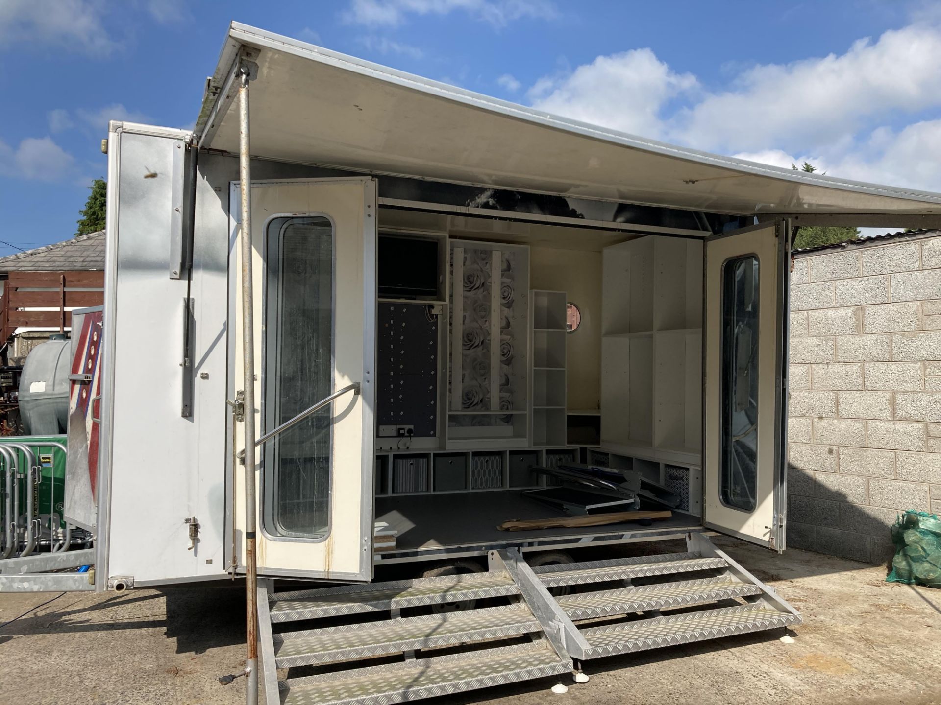 TOWMASTER OREGON EXHIBITION UNIT SIZE 14 X6. LOCATION: N.IRELAND