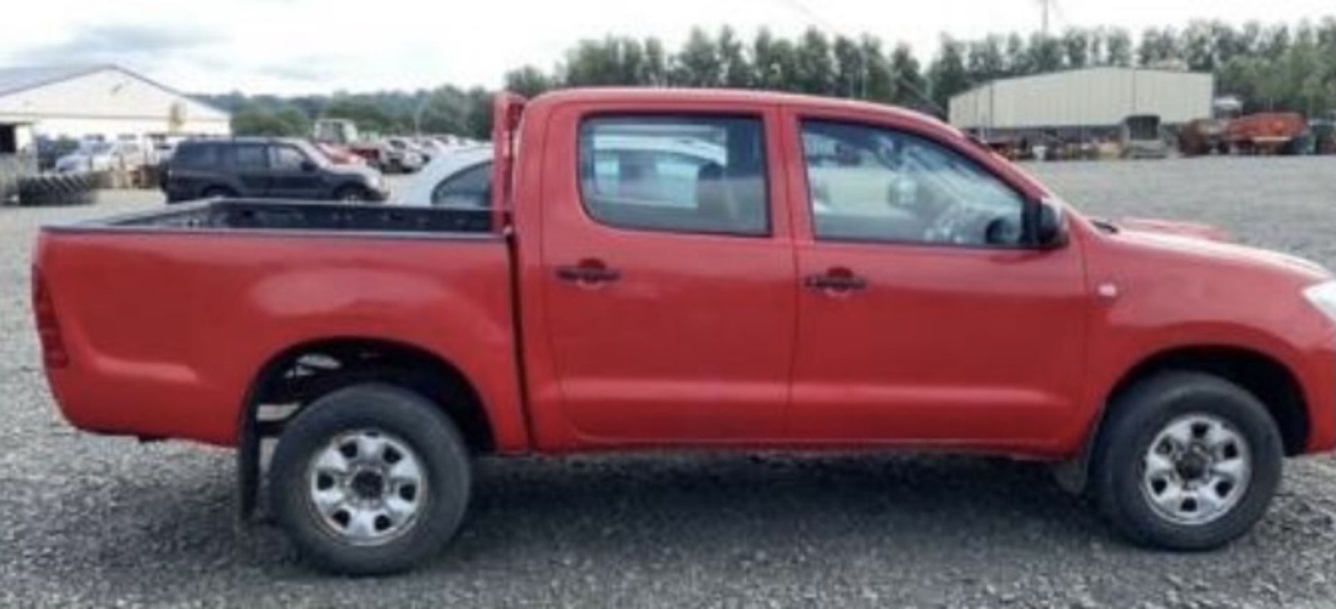 2010 TOYOTA HILUX .DIESEL .LOCATION NORTHERN IRELAND.