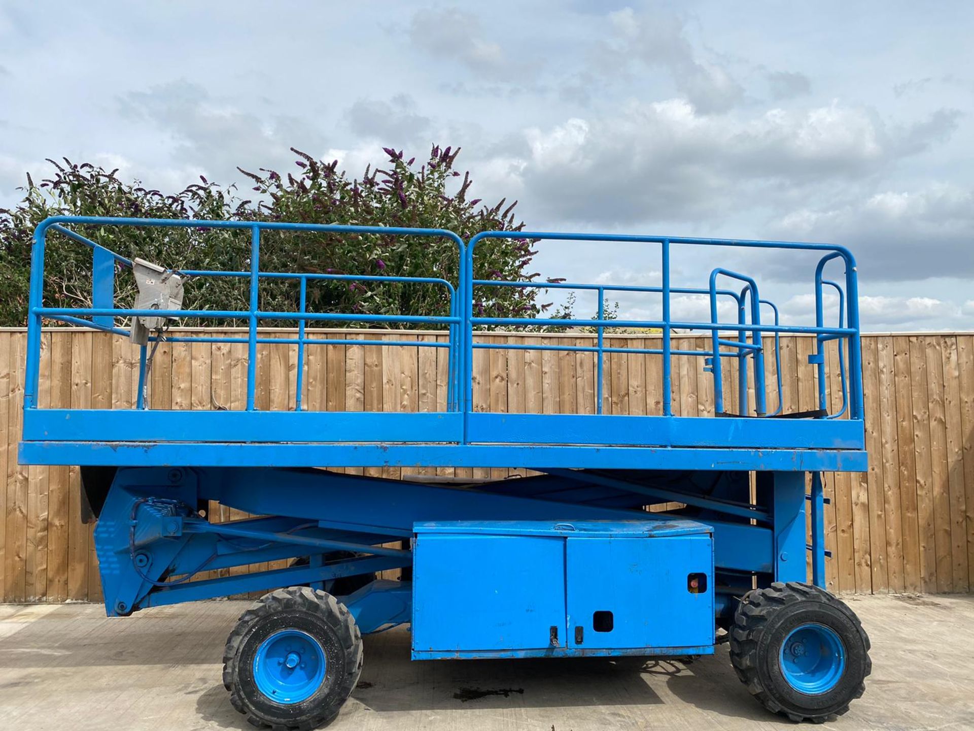 UPRIGHT SL30 ROUGH TERRAIN ACCESS PLATFORM CHERRY PICKER BOOM LIFT.LOCATION NORTH YORKSHIRE.