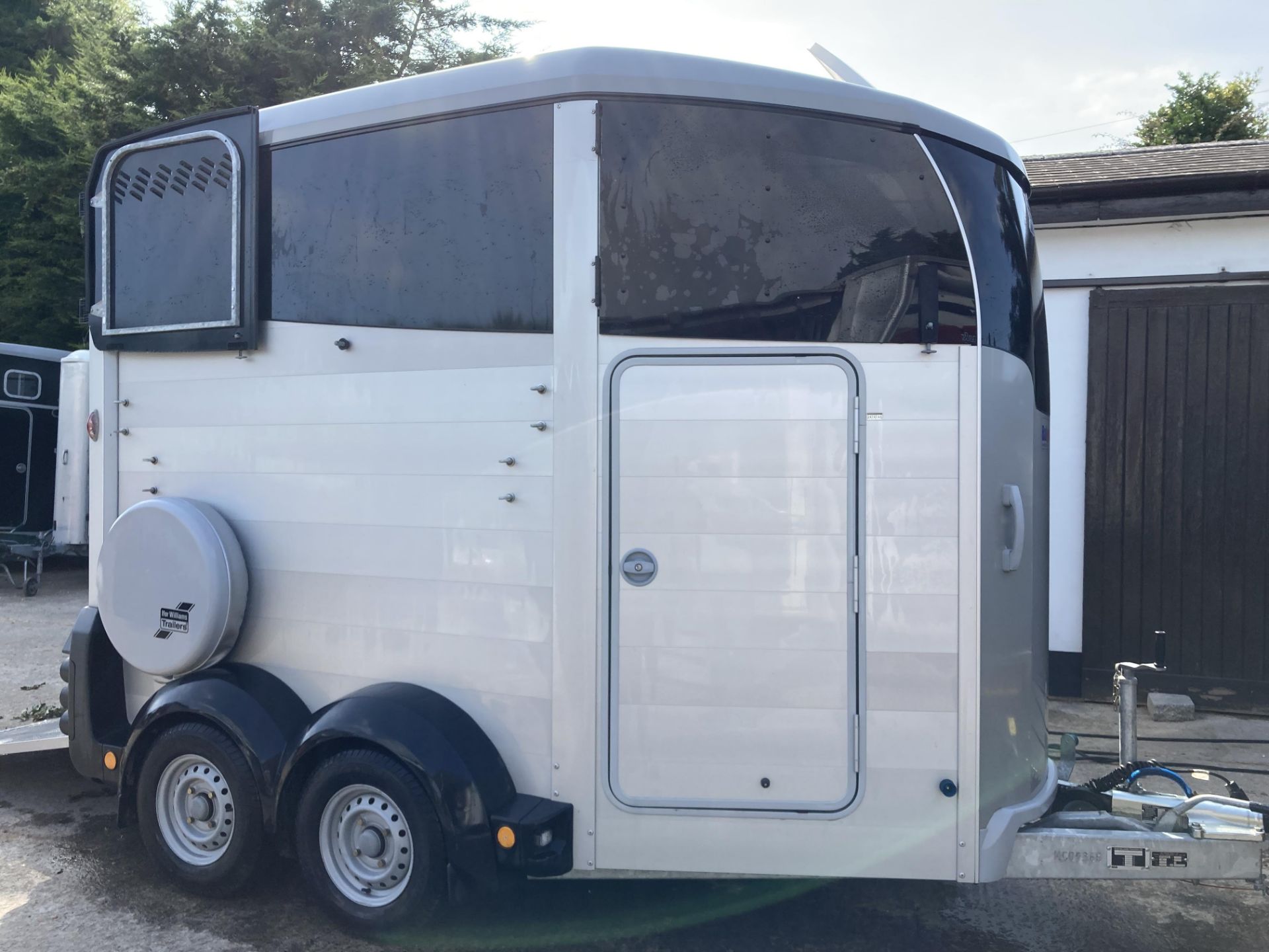 IFOR WILLIAMS HBX 506 DOUBLE NEW HORSEBOX.LOCATION NORTHERN IRELAND. - Image 2 of 9