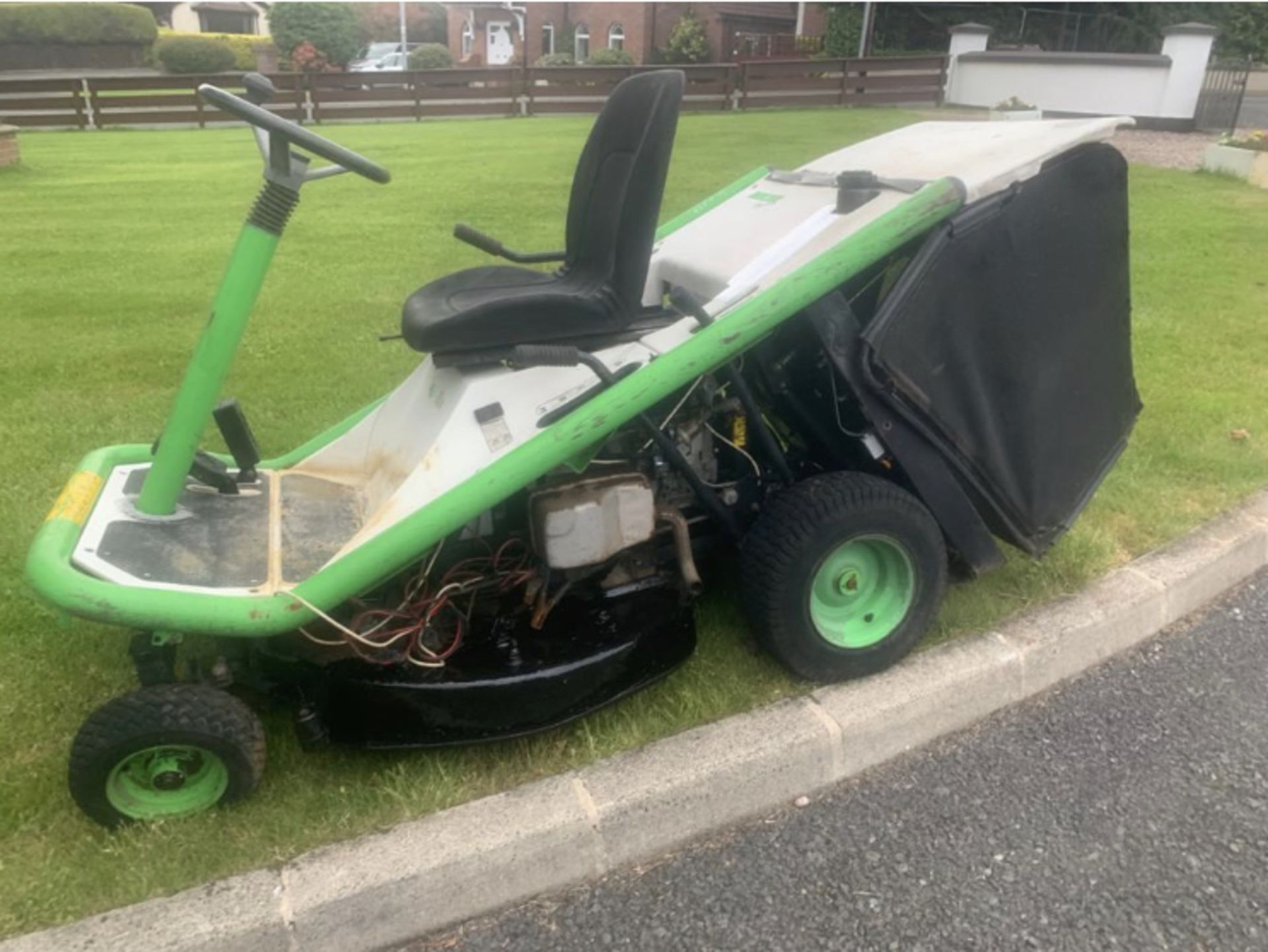 ETESIA PETROL RIDE ON MOWER .LOCATION NORTHERN IRELAND. - Image 2 of 3