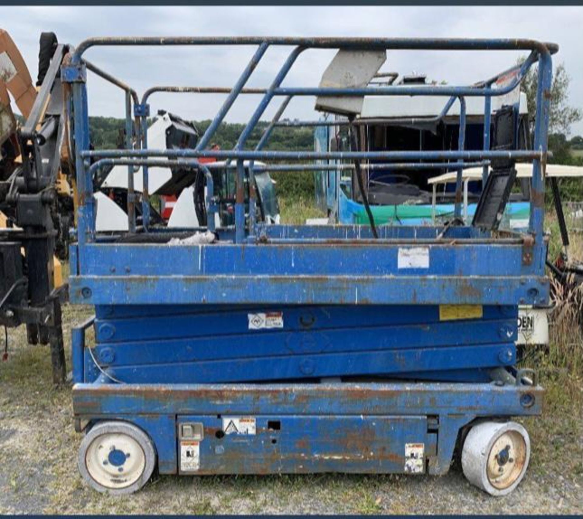 GENIE UPRIGHT SCISSOR LIFT.LOCATION NORTHERN IRELAND.