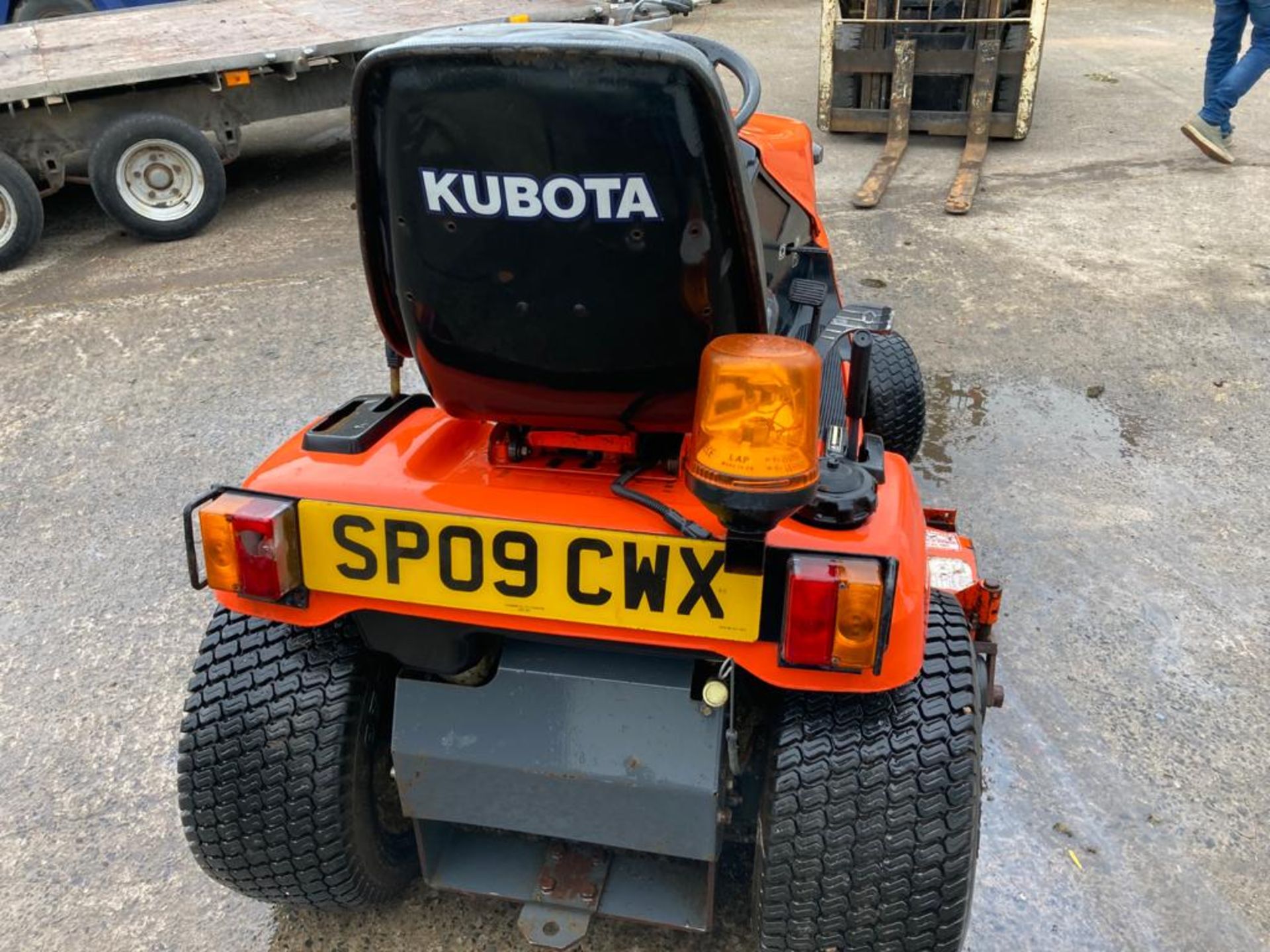 KUBOTA G2160 DIESEL RIDE ON MOWER ROAD REGISTERED.LOCATION NORTHERN IRELAND. - Image 3 of 8