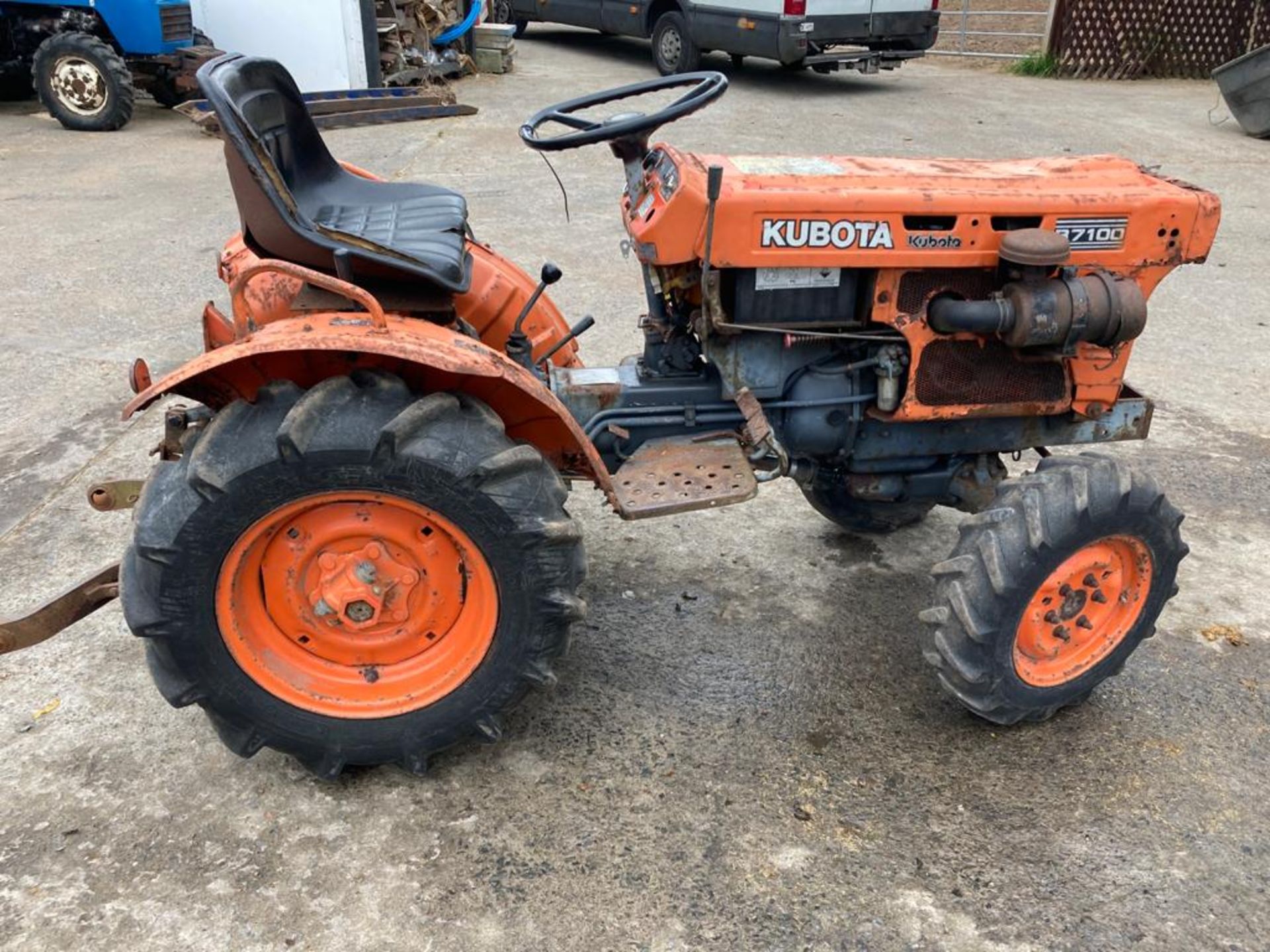 KUBOTA 4X4 B7100 DT COMPACT TRACTOR.DIESEL.LOCATION NORTHERN IRELAND. - Image 3 of 4