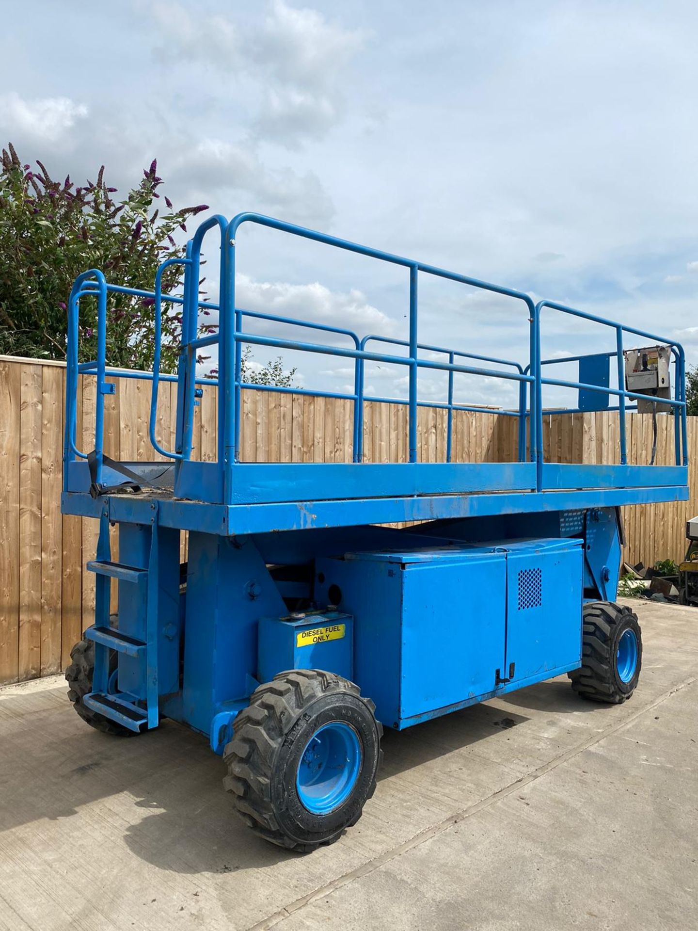 UPRIGHT SL30 ROUGH TERRAIN ACCESS PLATFORM CHERRY PICKER.BOOM LIFT.LOCATION NORTH YORKSHIRE. - Image 6 of 8