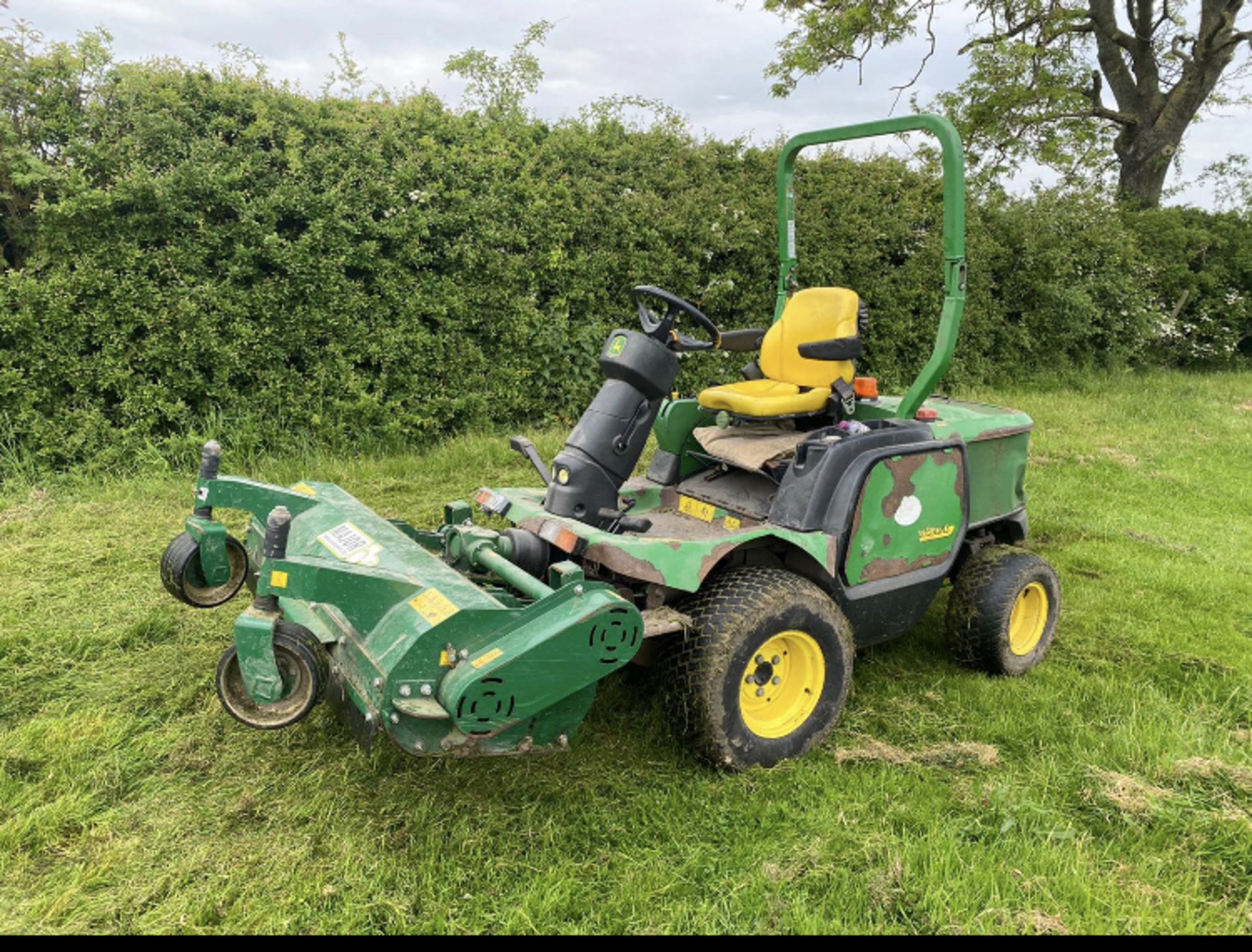 JOHN DEEERE 1545 OUT FRONT FLAIL MOWER 2012.LOCATION NRTH YORKSHIRE.