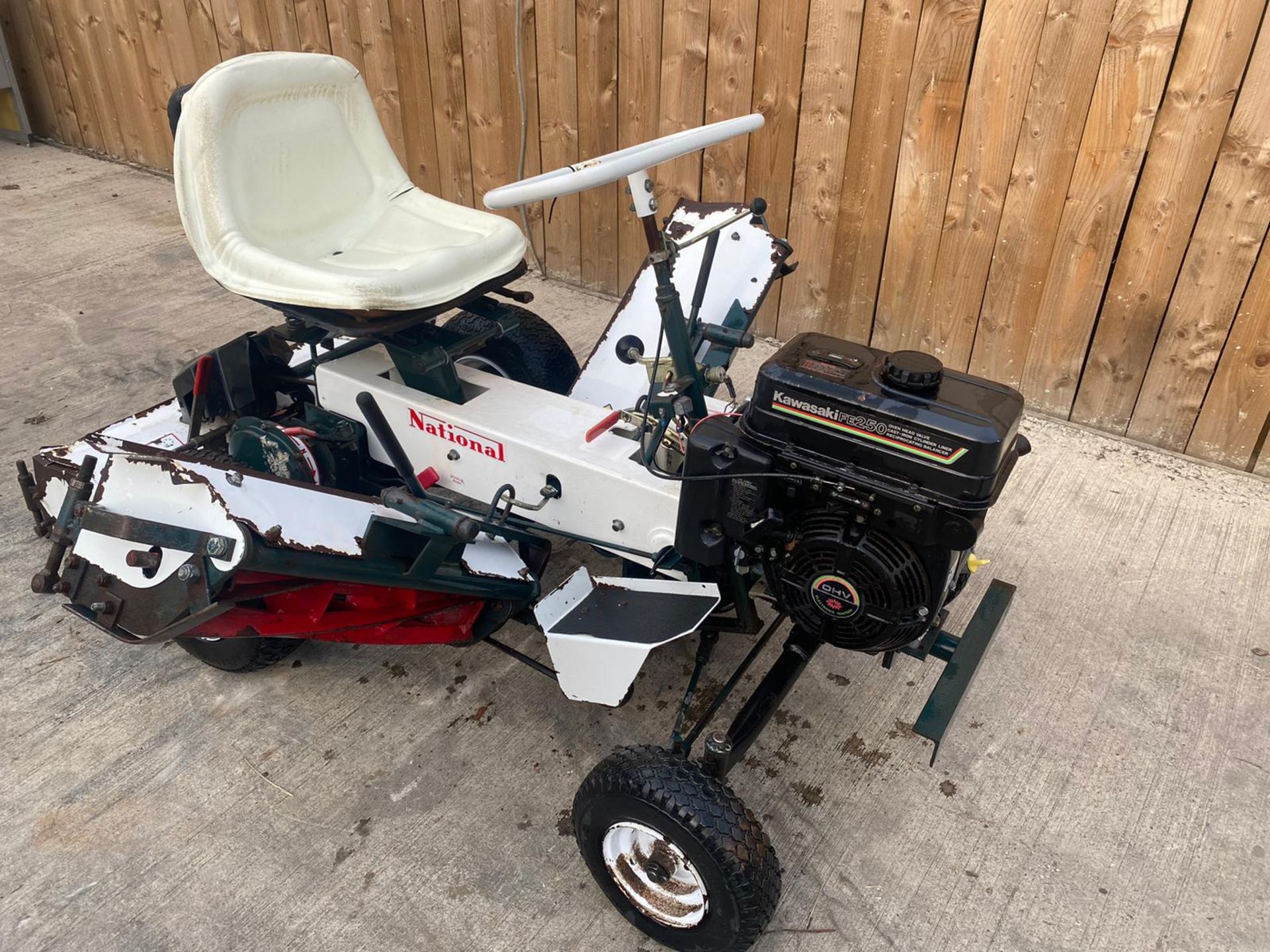 NATIONAL GANG MOWER .LOCATION NORTH YORKSHIRE. - Image 2 of 7