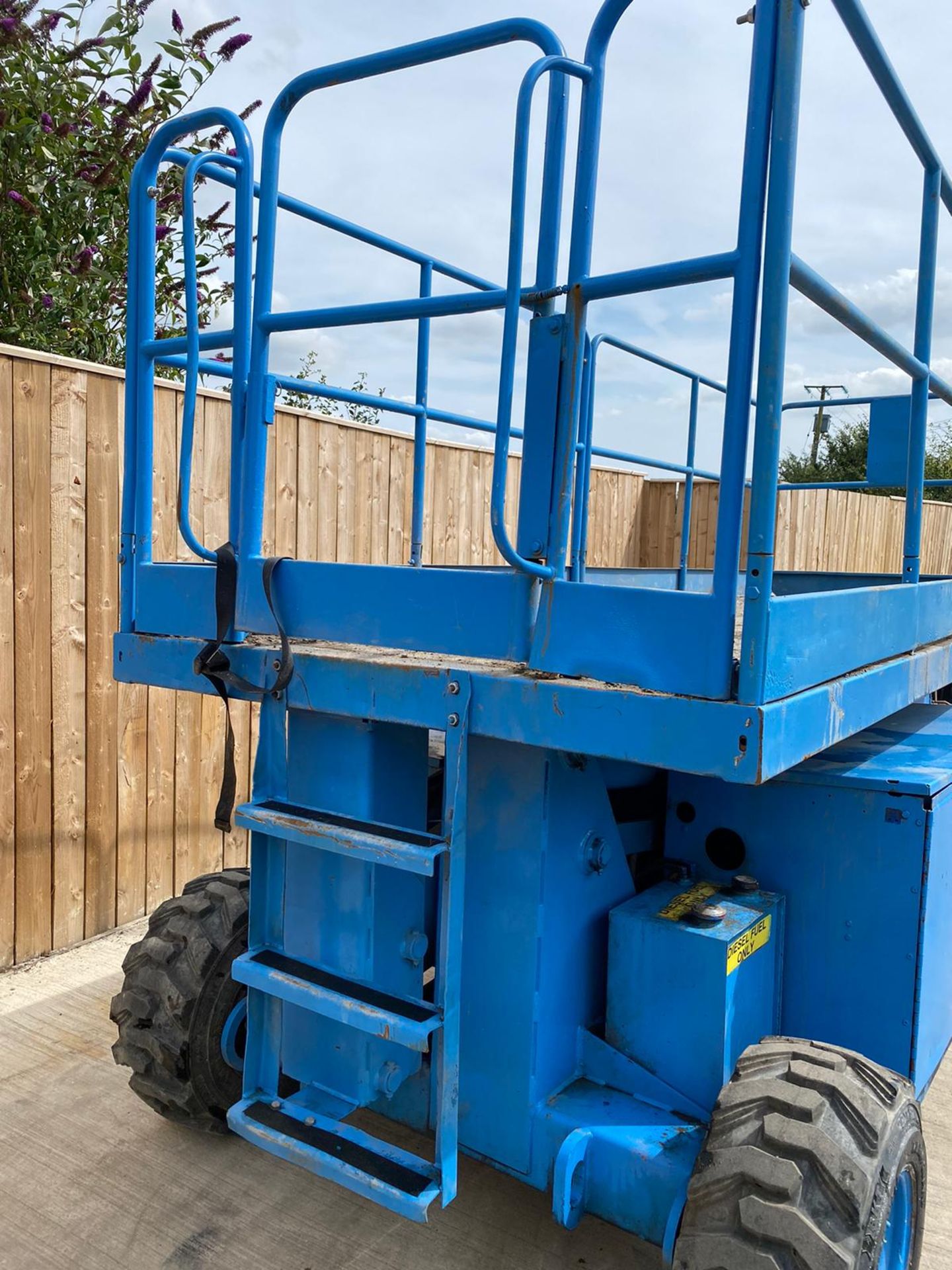 UPRIGHT SL30 ROUGH TERRAIN ACCESS PLATFORM CHERRY PICKER.BOOM LIFT.LOCATION NORTH YORKSHIRE. - Image 5 of 8