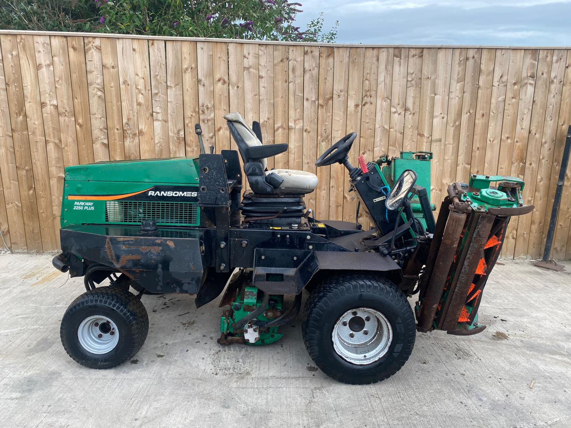 RANSOMES PARKWAY 2250 DIESEL RIDE ON MOWER.LOCATION NORTH YORKSHIRE.