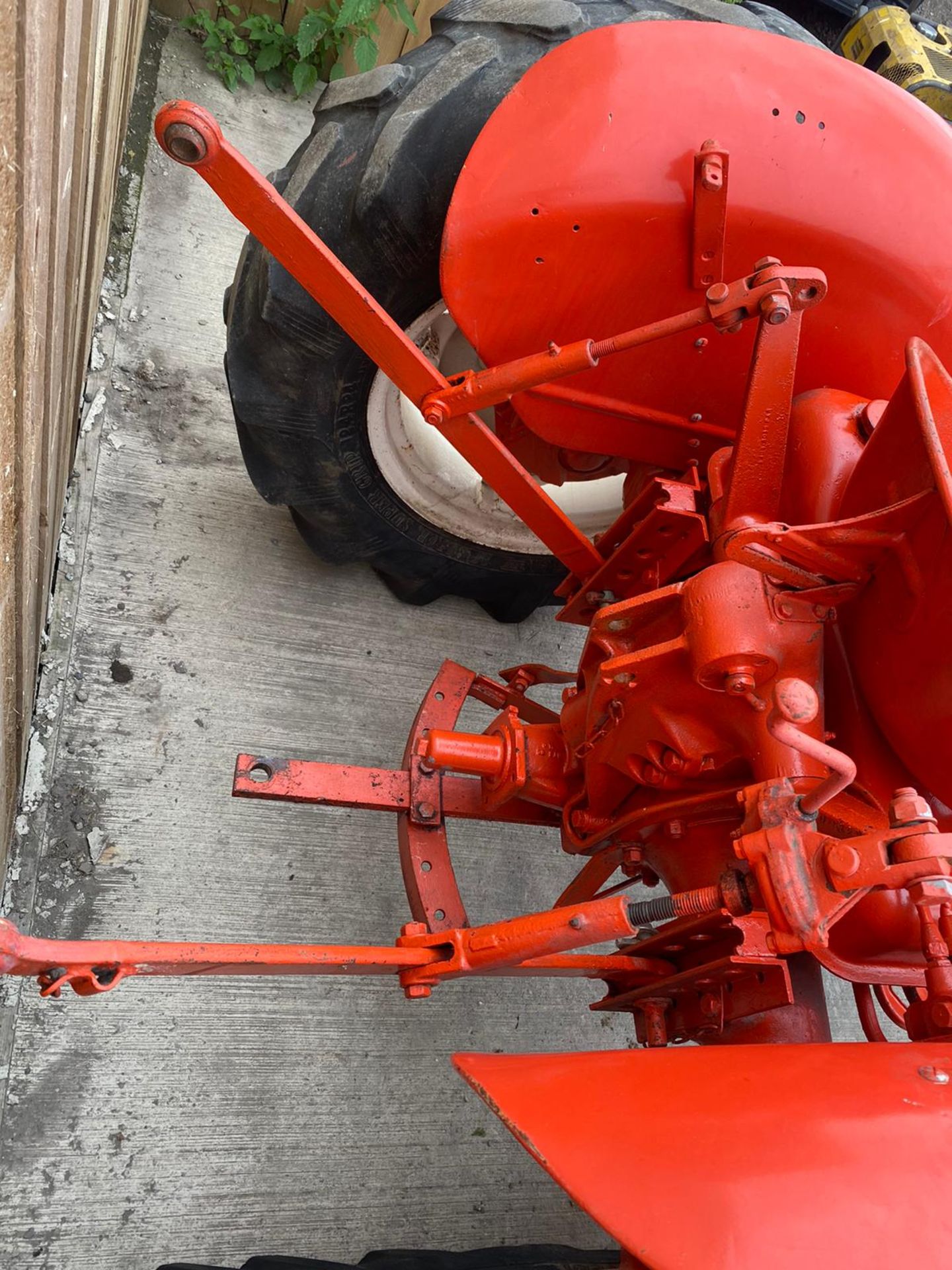 BMC9/16 MINI VINTAGE DIESEL TRACTOR.LOCATION NORTH YORKSHIRE. - Image 3 of 3