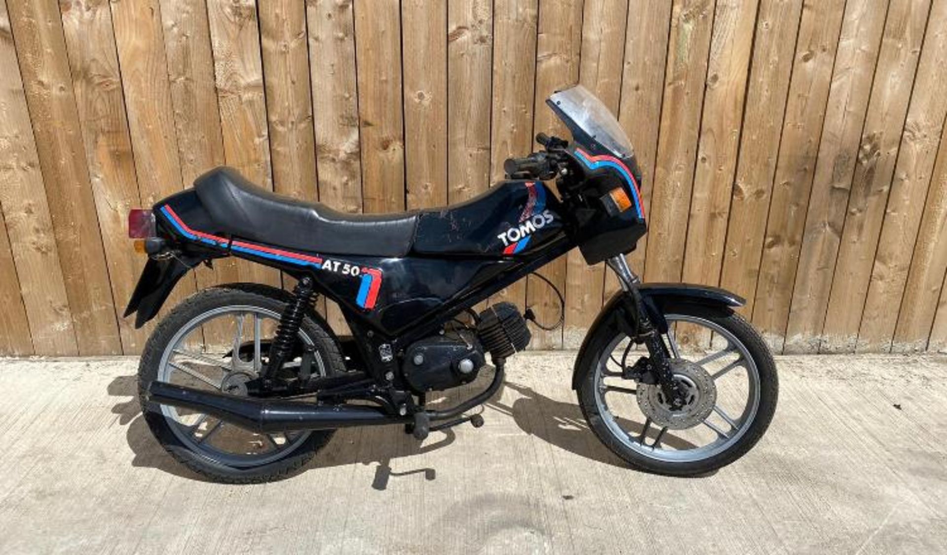 UNRESERVED TOMAS AT50 CLASSIC VINTAGE MOPED BIKE.LOCATION NORTRH YORKSHIRE. - Image 3 of 3