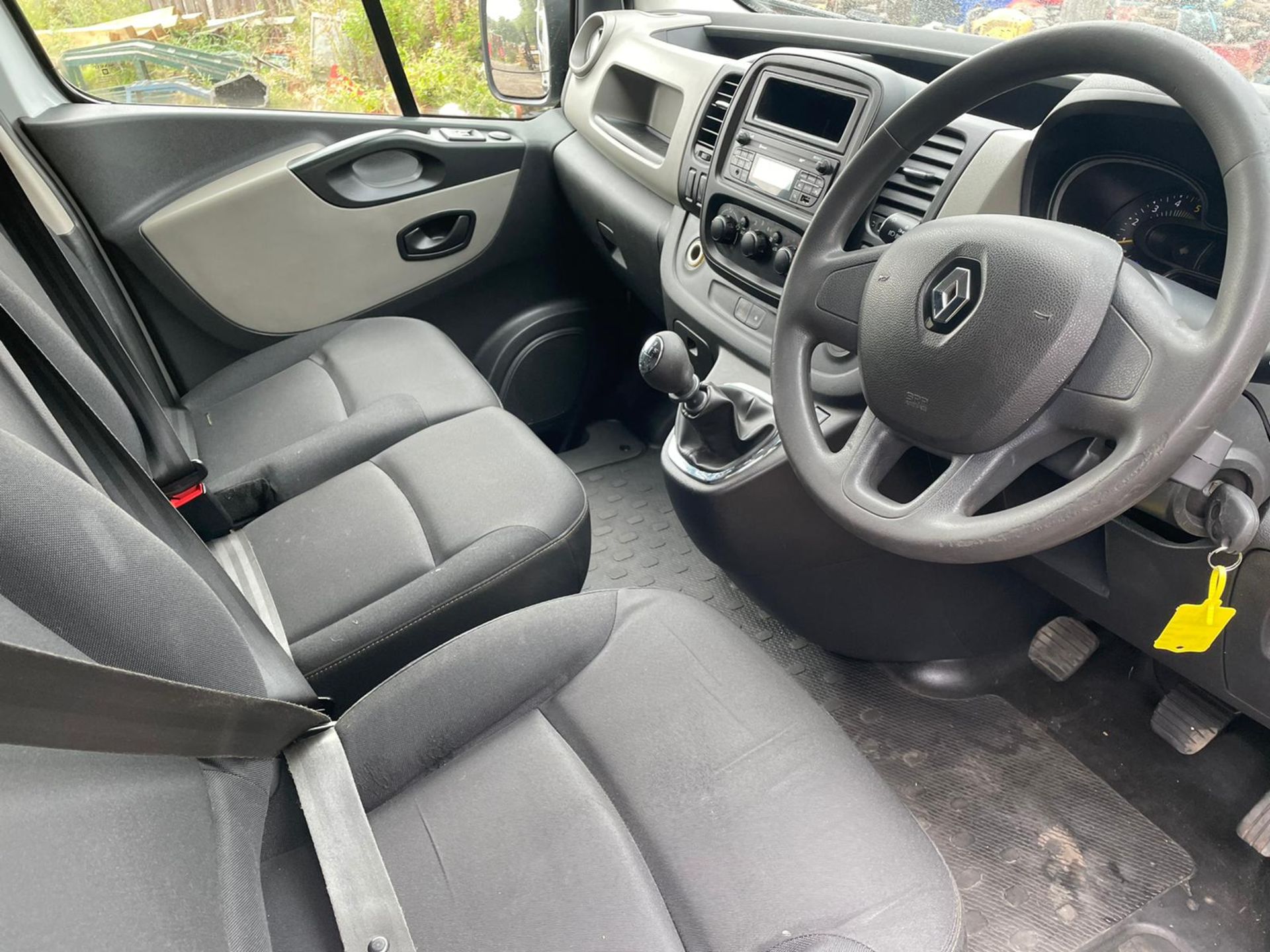 RENAULT TRAFFIC 6 SEATER CREW VAN.COMPANY DIRECT.LOCATION NORTH YORKSHIRE. - Image 5 of 6