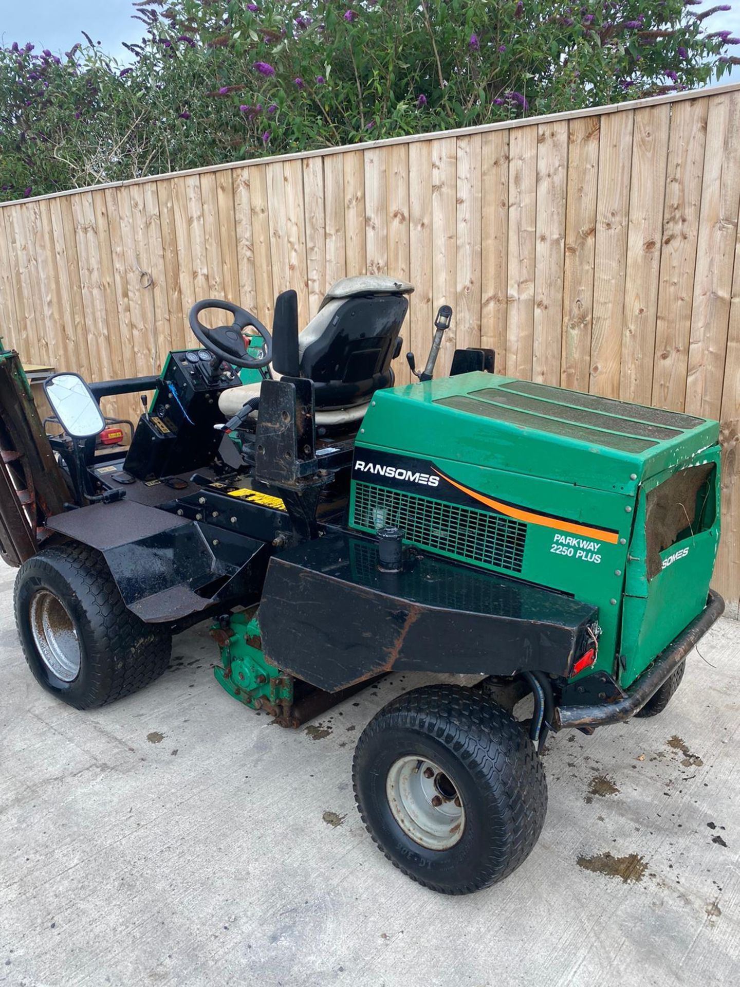 RANSOMES PARKWAY 2250 DIESEL RIDE ON MOWER.LOCATION NORTH YORKSHIRE. - Image 2 of 2