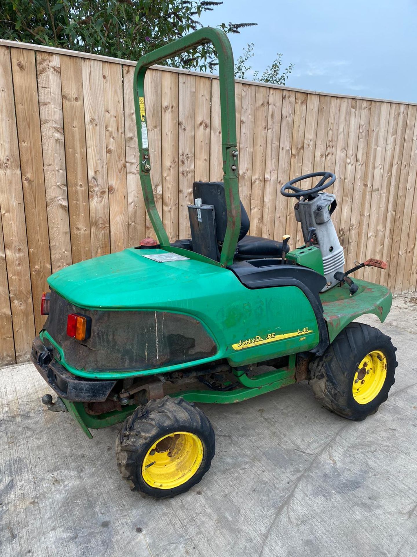 JOHN DEERE 1445 4WD TRACTOR.MOWER LOCATION NORTH YORKSHIRE. - Image 3 of 4