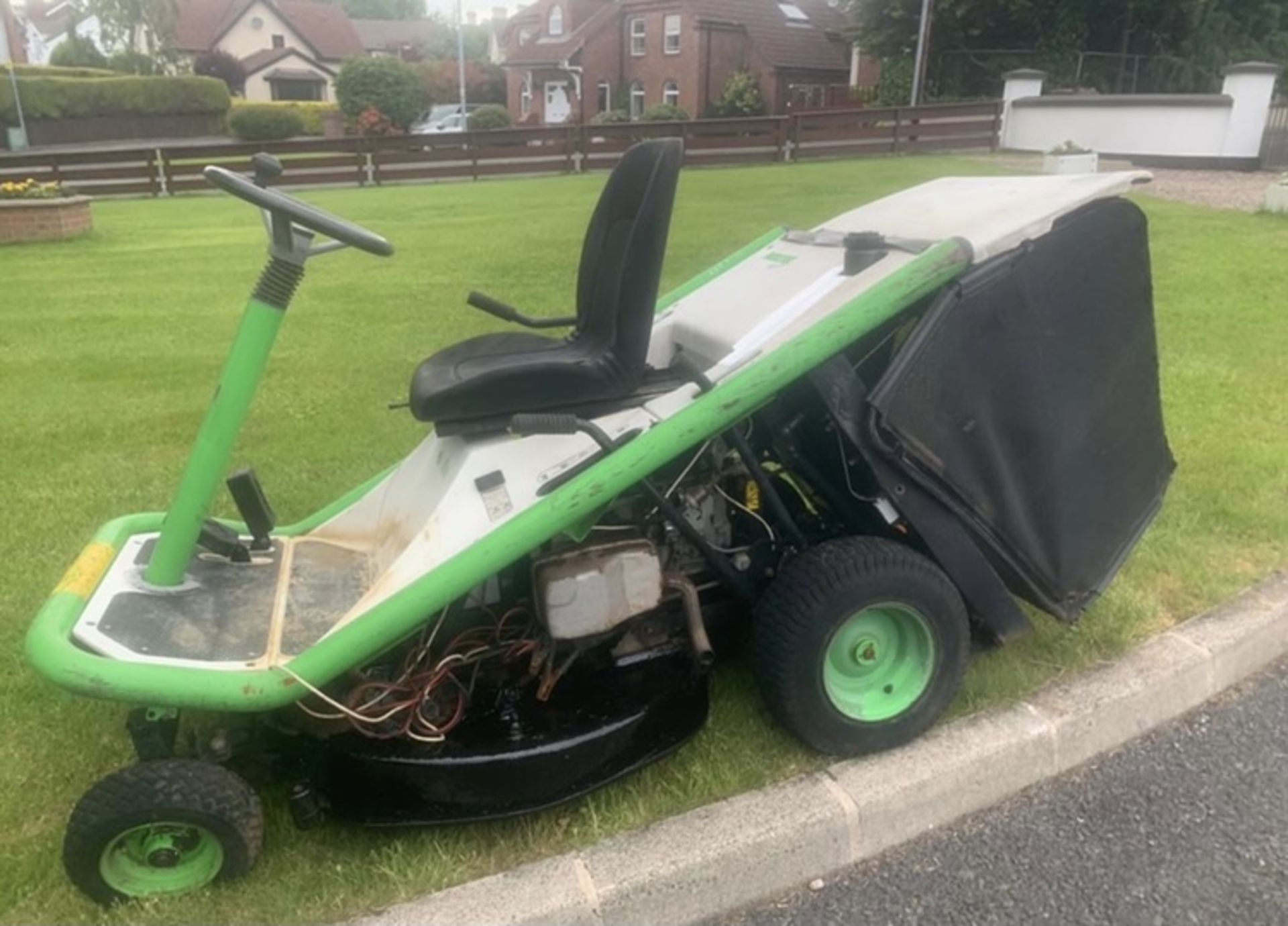 ETESIA PETROL RIDE ON MOWER.LOCATION NORTHERN IRELAND. - Image 3 of 3