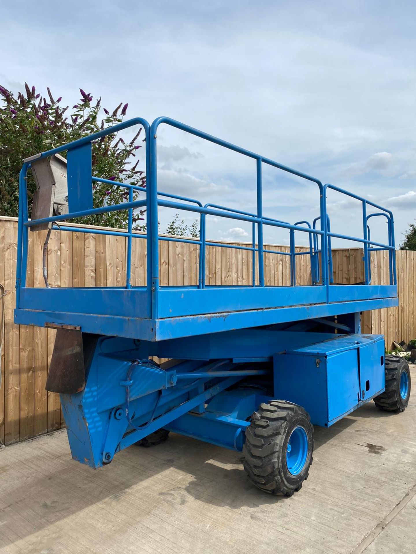 UPRIGHT SL30 ROUGH TERRAIN ACCESS PLATFORM CHERRY PICKER.BOOM LIFT.LOCATION NORTH YORKSHIRE. - Image 3 of 8