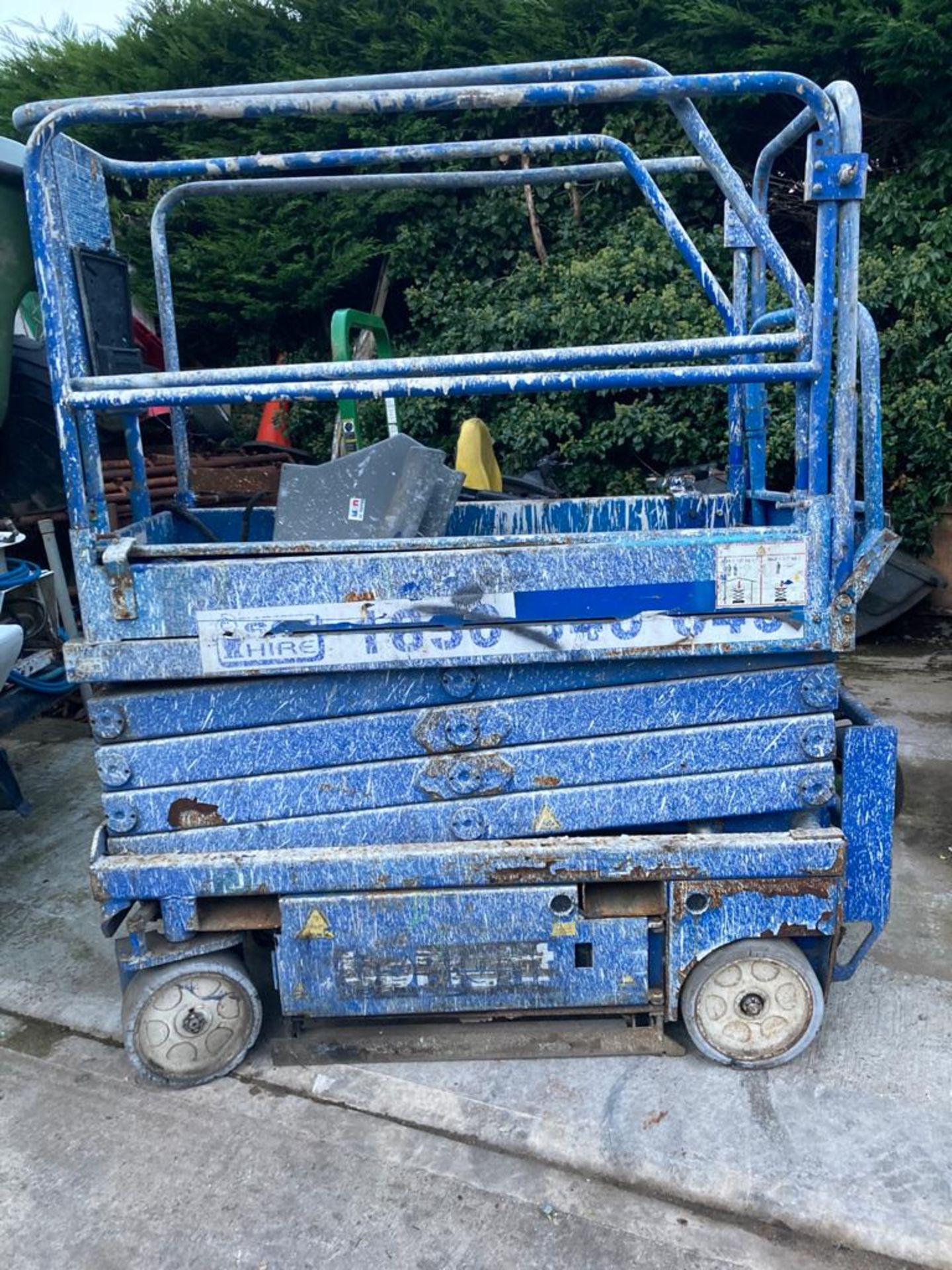 UPRIGHT SCISSOR LIFT.LOCATION NORHERN IRELAND.