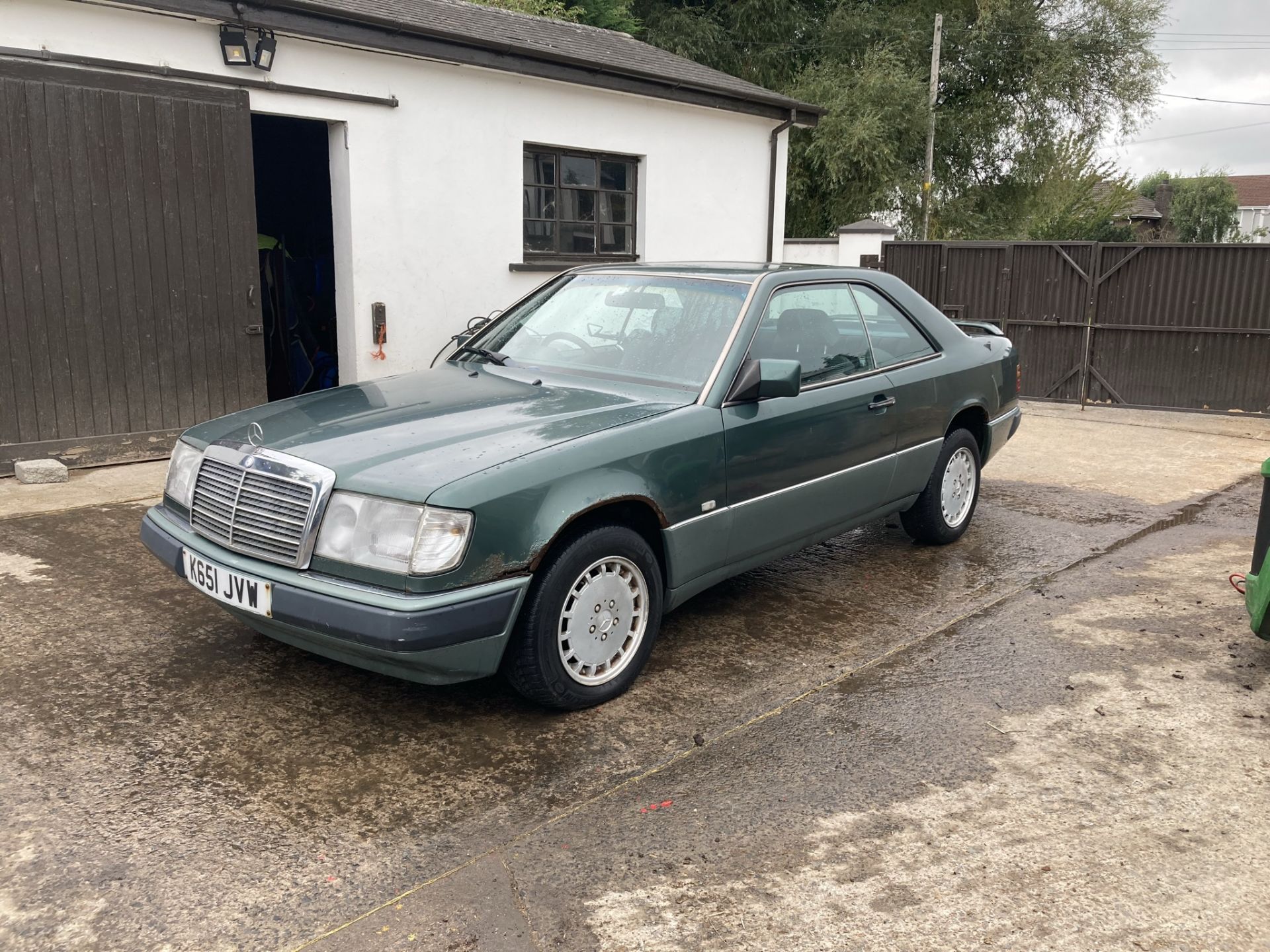 1992 MERCEDES 230E CLASSIC COUPE.LOW RESERVE LOCATION NORTHERN IRELAND. - Image 6 of 7