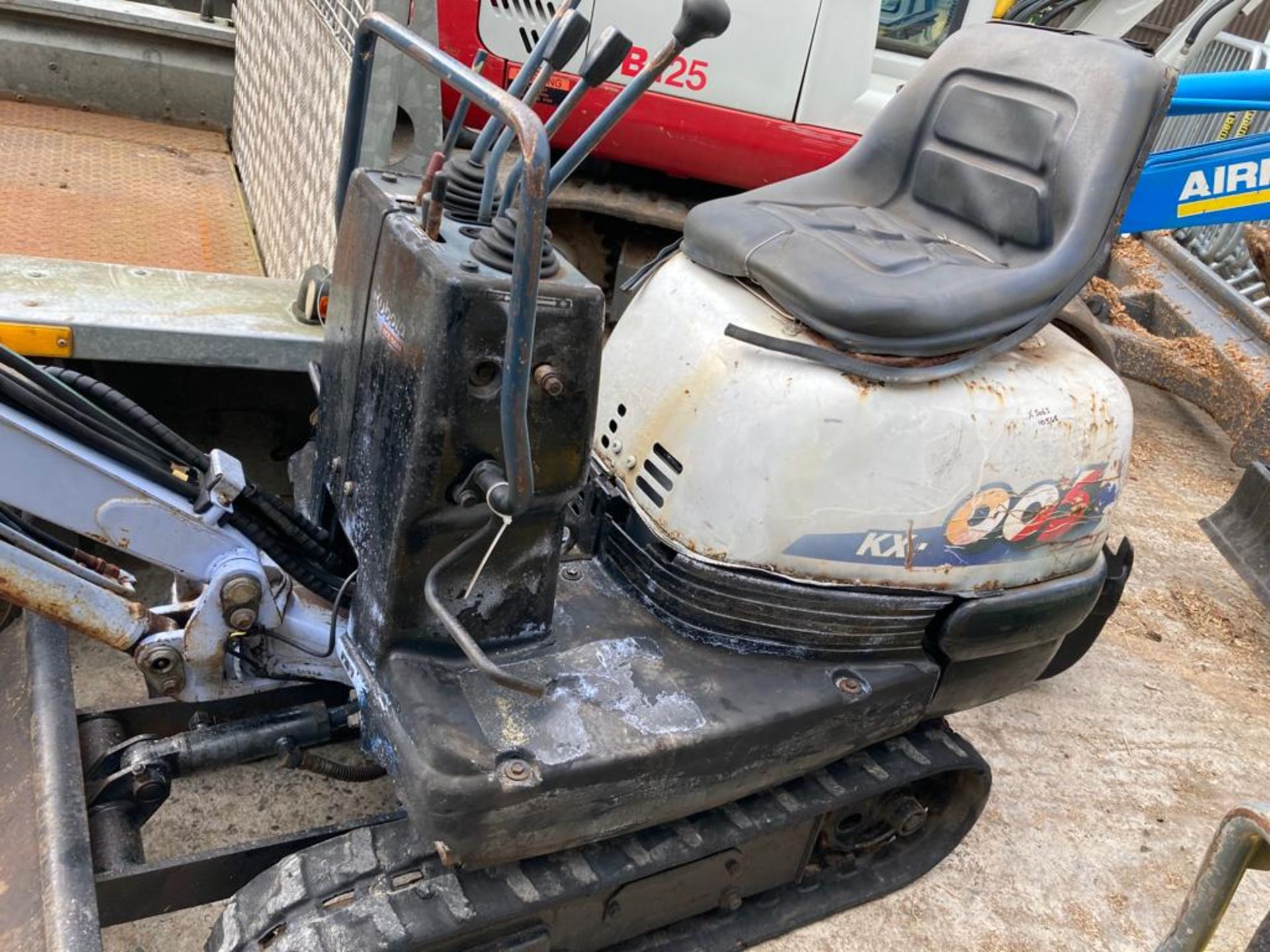 KUBOTA KX-005 RUBBER TRACKED MICRO DIGGER.LOCATED IN NORTHERN IRELAND. - Image 4 of 5