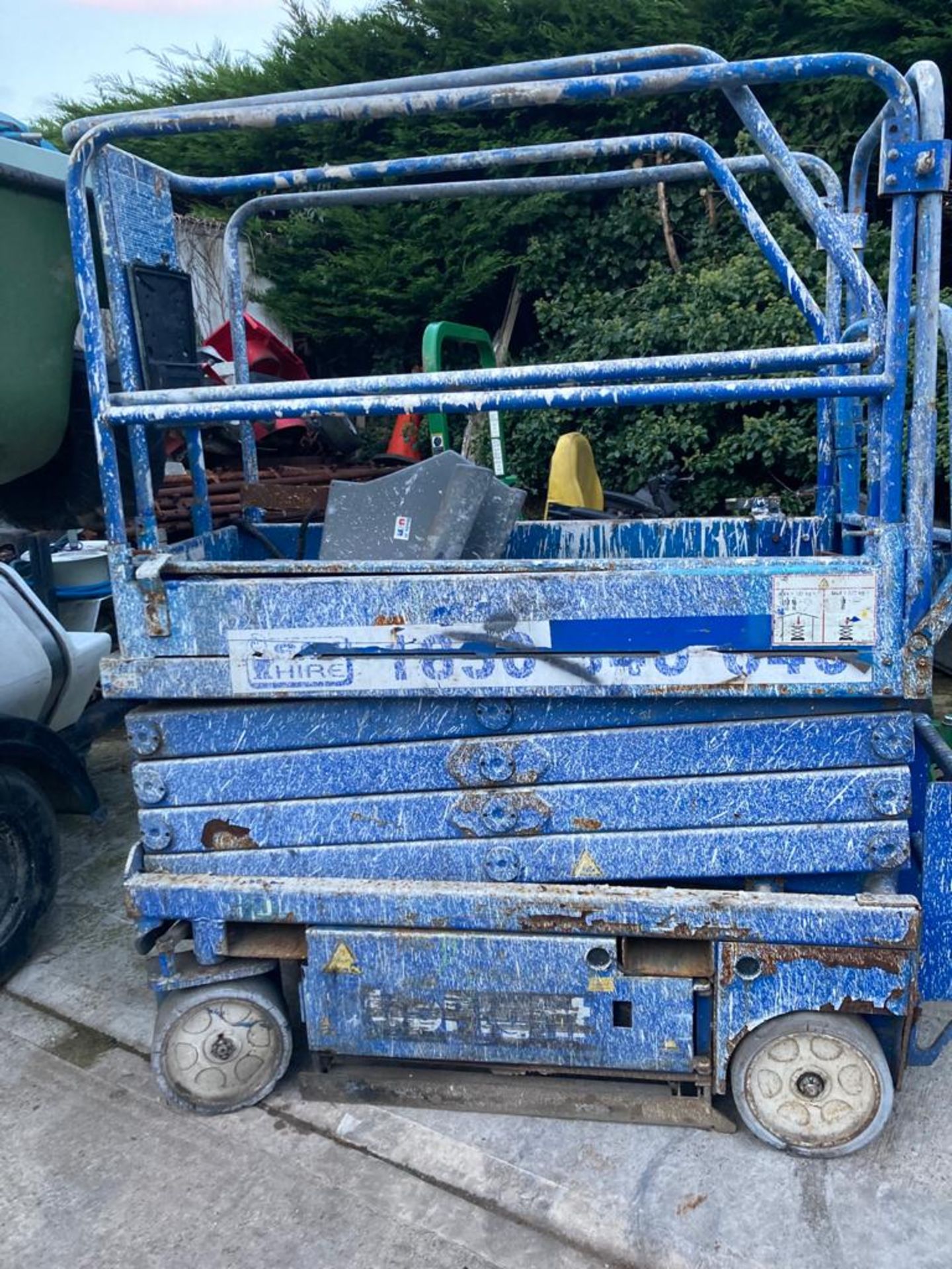 UPRIGHT SCISSOR LIFT.LOCATION NORHERN IRELAND. - Image 2 of 3