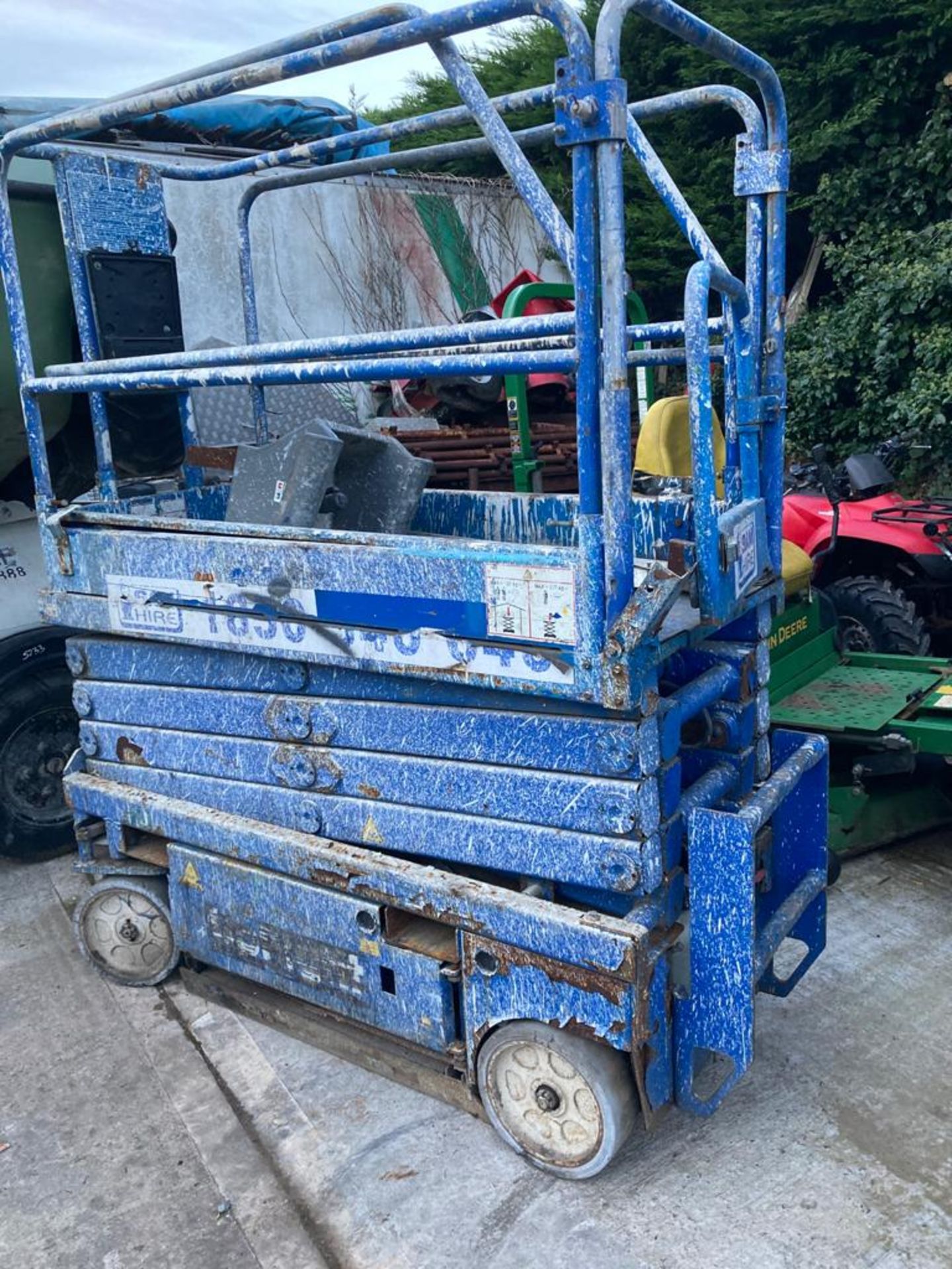 UPRIGHT SCISSOR LIFT.LOCATION NORHERN IRELAND. - Image 3 of 3