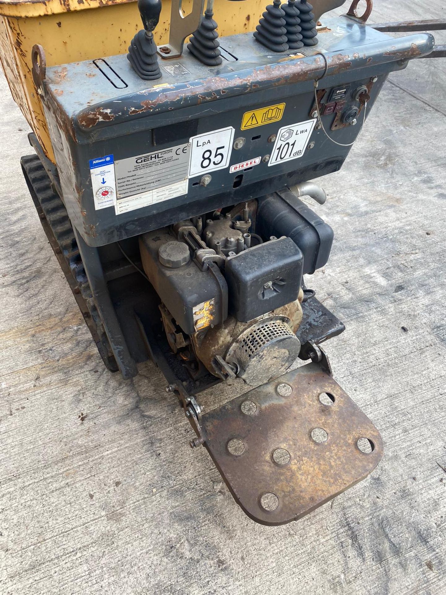 GEHL DIESEL PEDESTRIAN HI TIP TRACKED DUMPER LOCATION NORTH YORKSHIRE. - Image 4 of 5