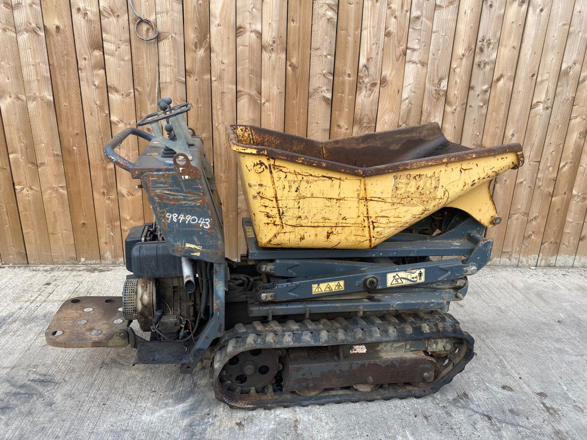 GEHL DIESEL PEDESTRIAN HI TIP TRACKED DUMPER LOCATION NORTH YORKSHIRE. - Image 2 of 5