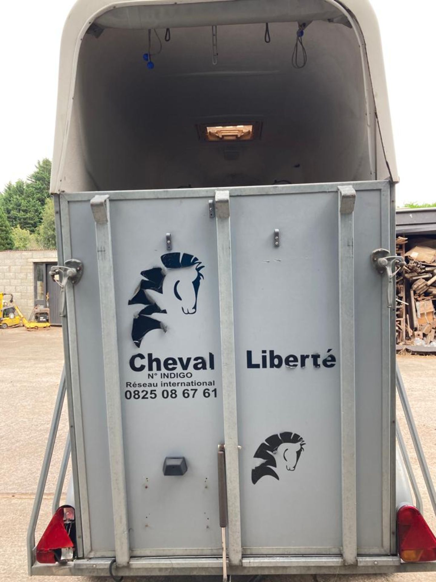 CHEVAL LIBERTIE SINGLE HORSEBOX.LOCATION NORTHERN IRELAND. - Image 2 of 2