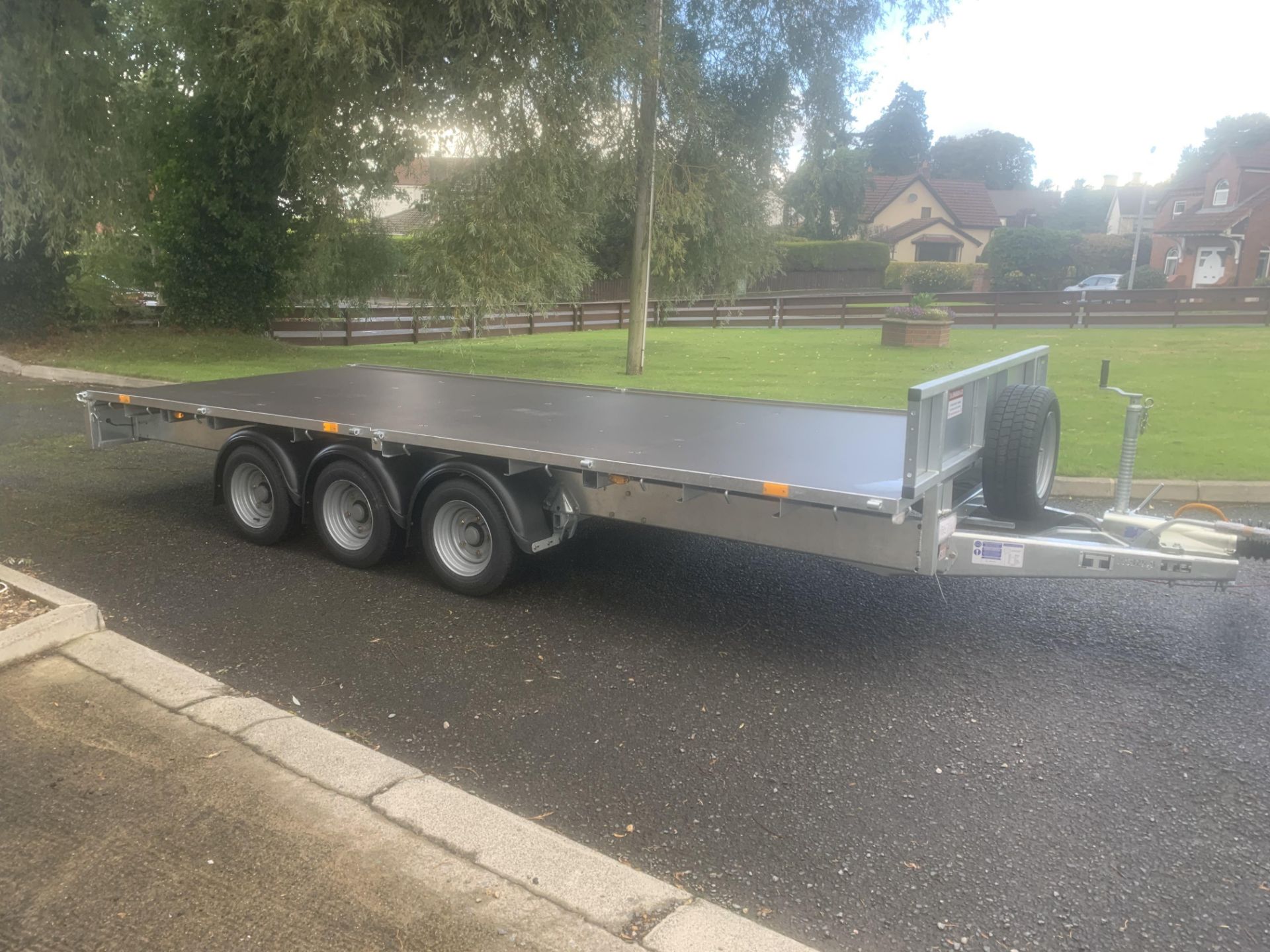 IFOR WILLIAMS 16 FEET TRI AXLE PLANT TRAILER.LOCATION NORTHERN IRELAND. - Image 3 of 5