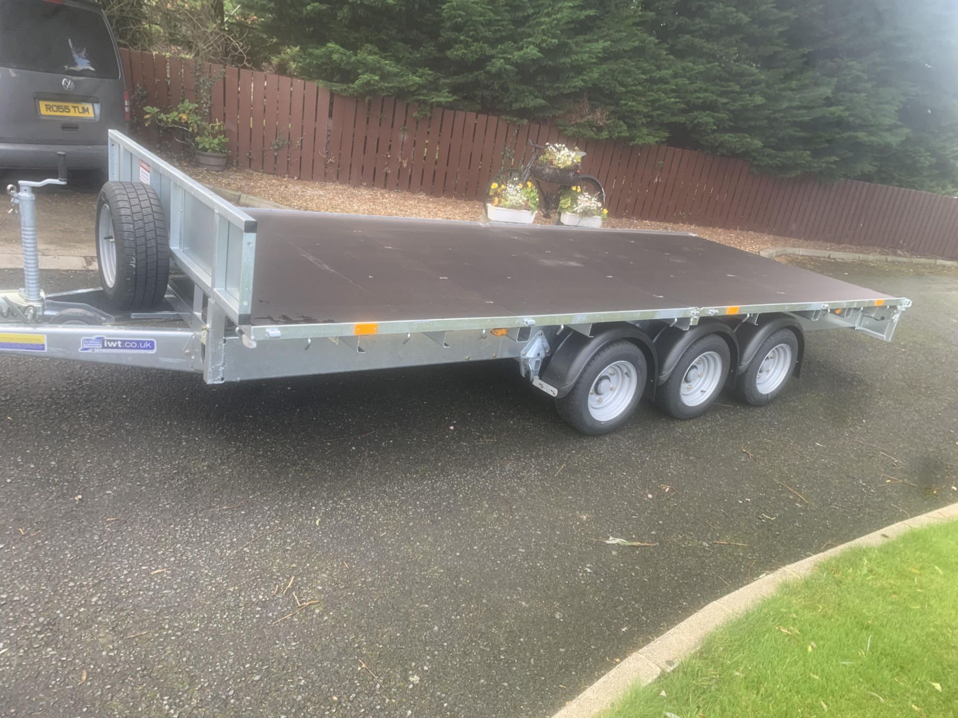 IFOR WILLIAMS 16 FEET TRI AXLE PLANT TRAILER.LOCATION NORTHERN IRELAND. - Image 5 of 5