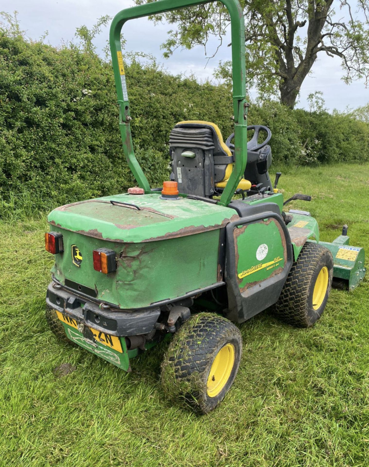 JOHN DEERE 1545 OUT FRONT FLAIL MOWER.LOCATION NORTH YORKSHIRE. - Image 4 of 5