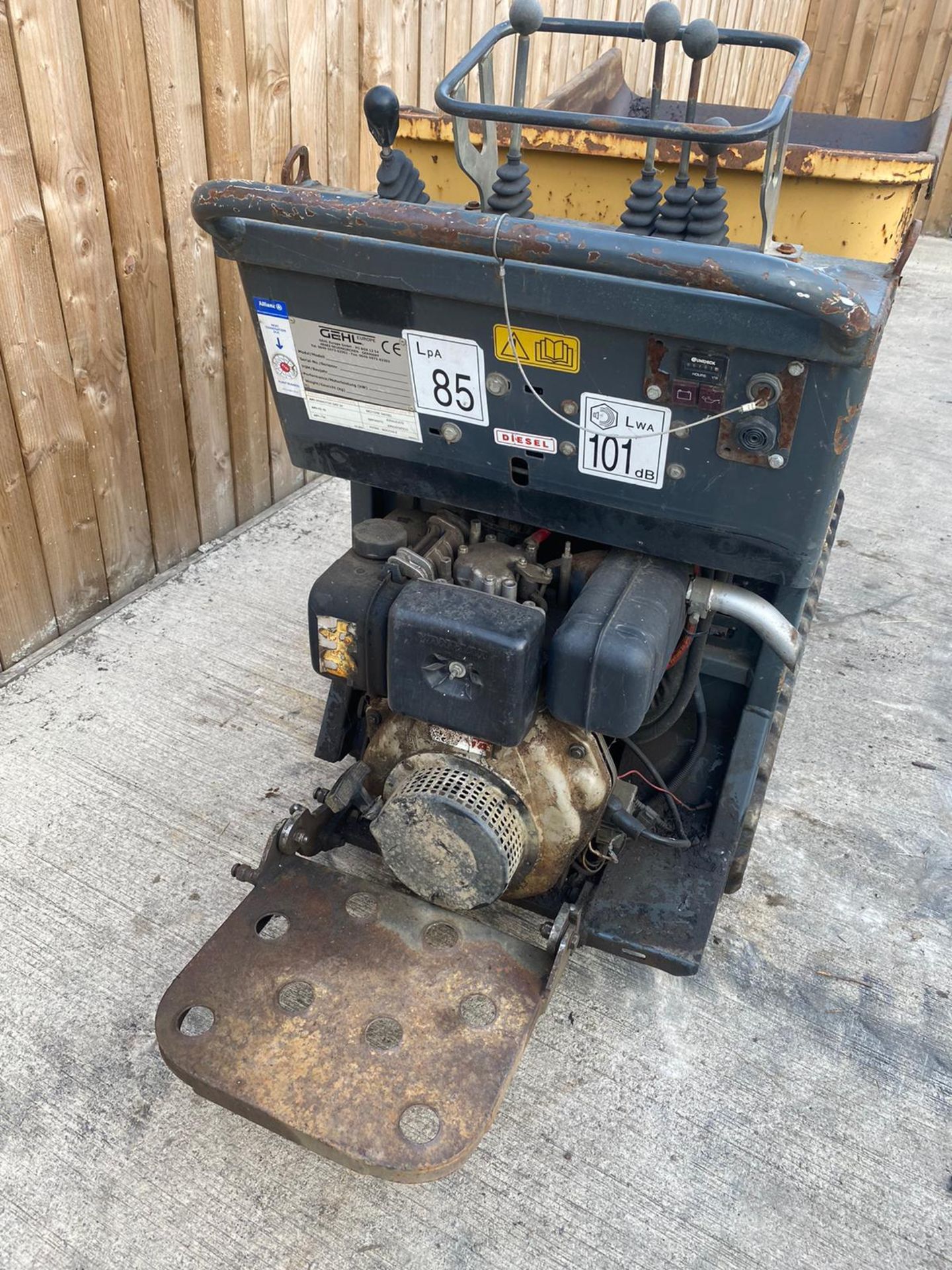 GEHL DIESEL HI TIP TRACKED DUMPER.LOCATION NORTH YORKSHIRE. - Image 3 of 4