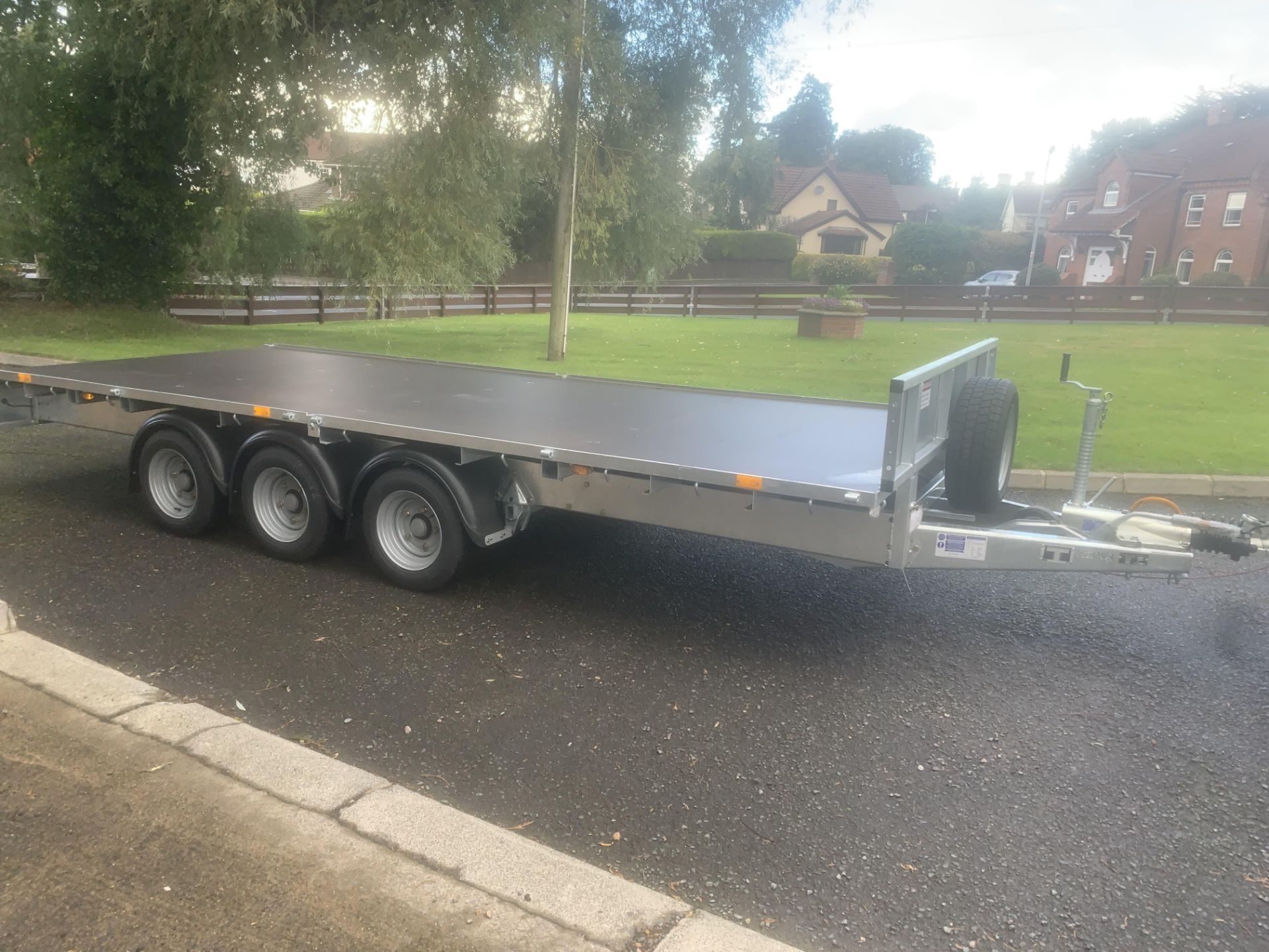 IFOR WILLIAMS 16 FEET TRI AXLE PLANT TRAILER.LOCATION NORTHERN IRELAND. - Image 4 of 5